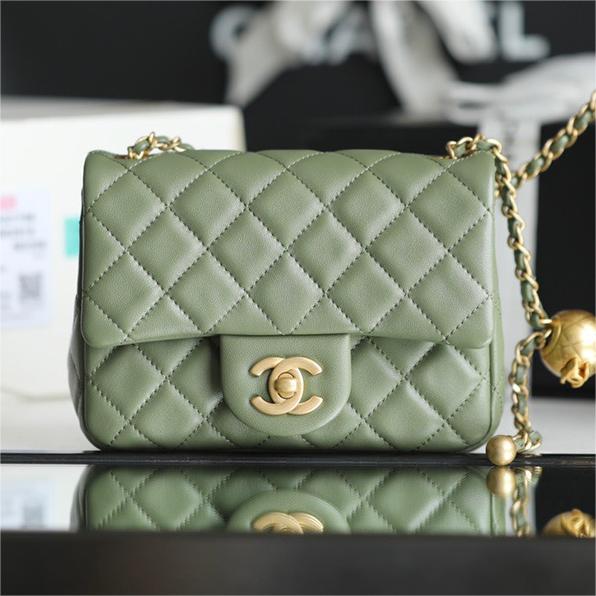 Chanel - Classic Flap -18cm
