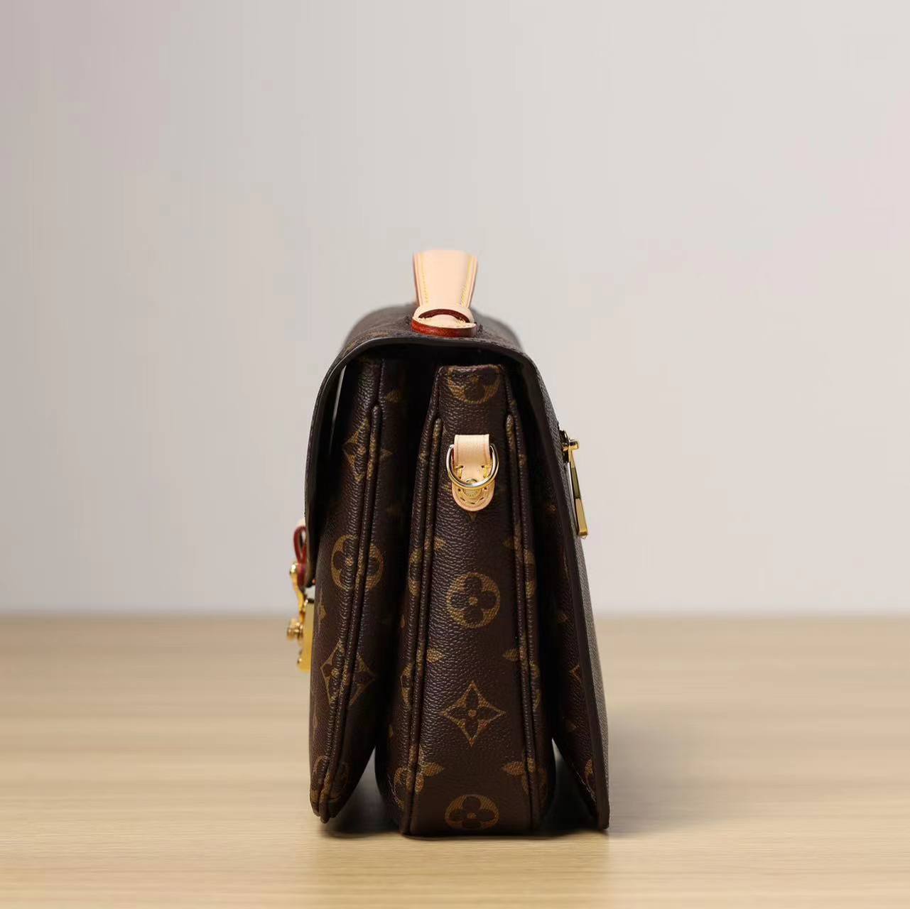 Lv-Pochette Métis -25cm