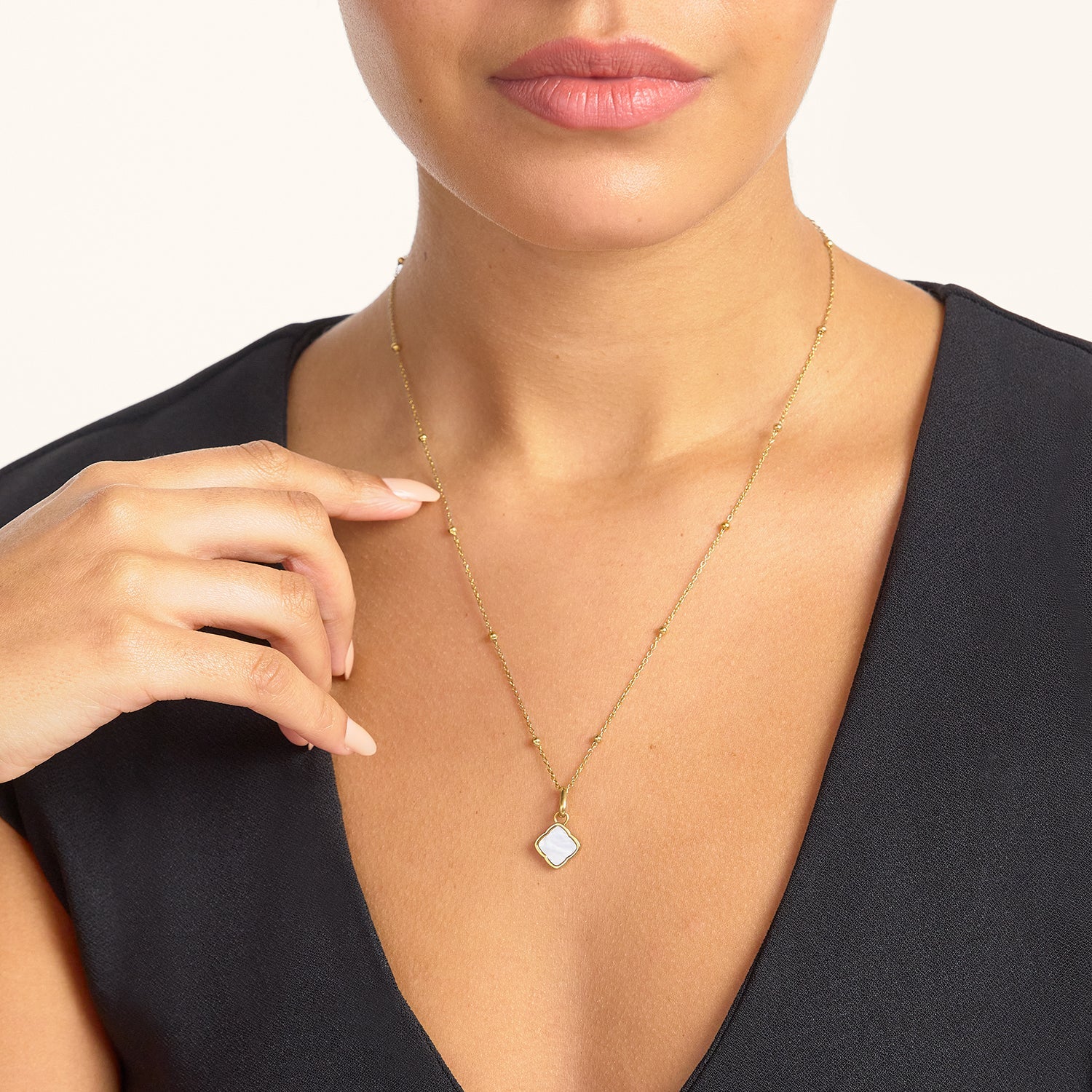 Pearl Clover Pendant (Gold)