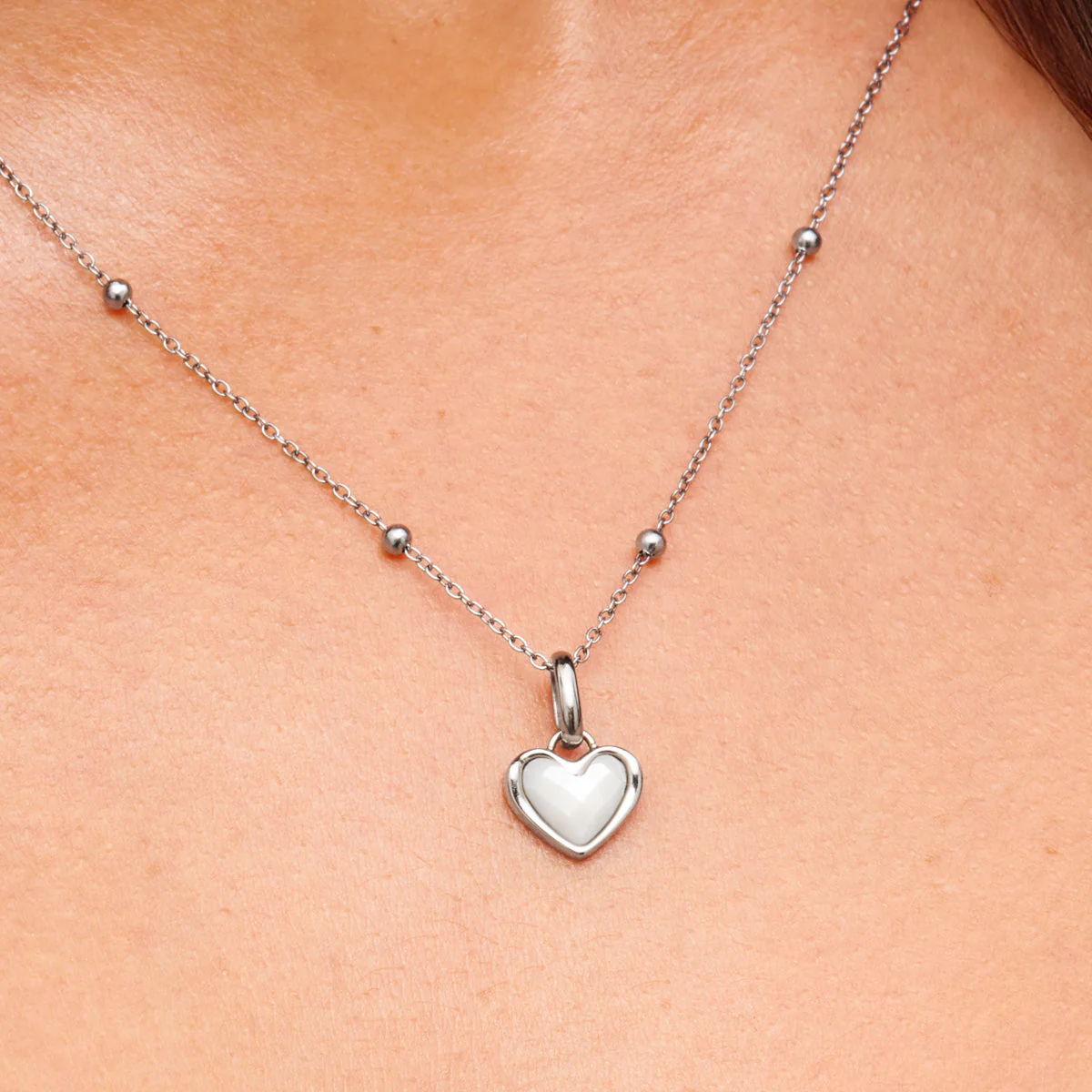 White Quartz Heart Necklace (Silver)