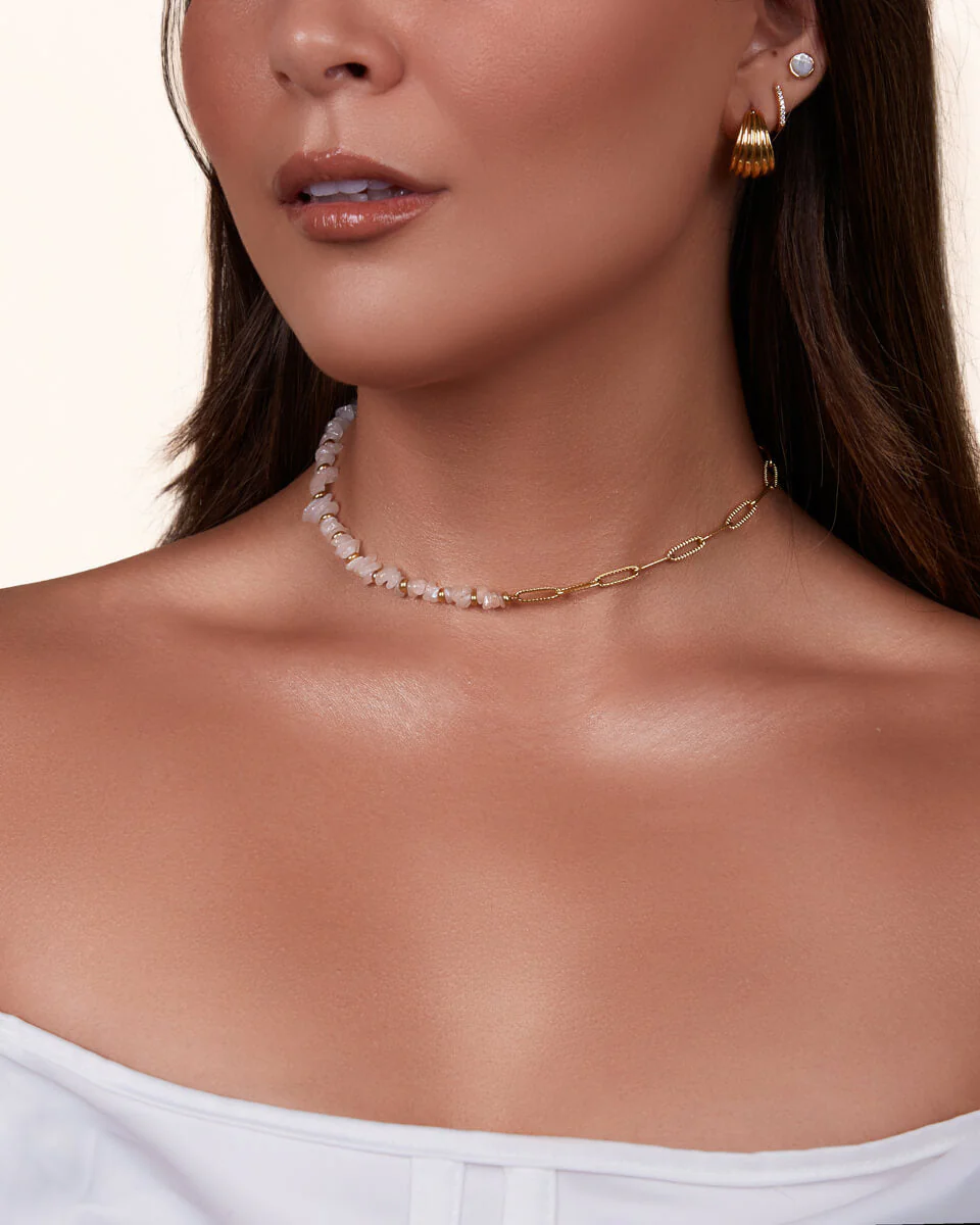 Paperclip Chain White Beaded Necklace (Gold)