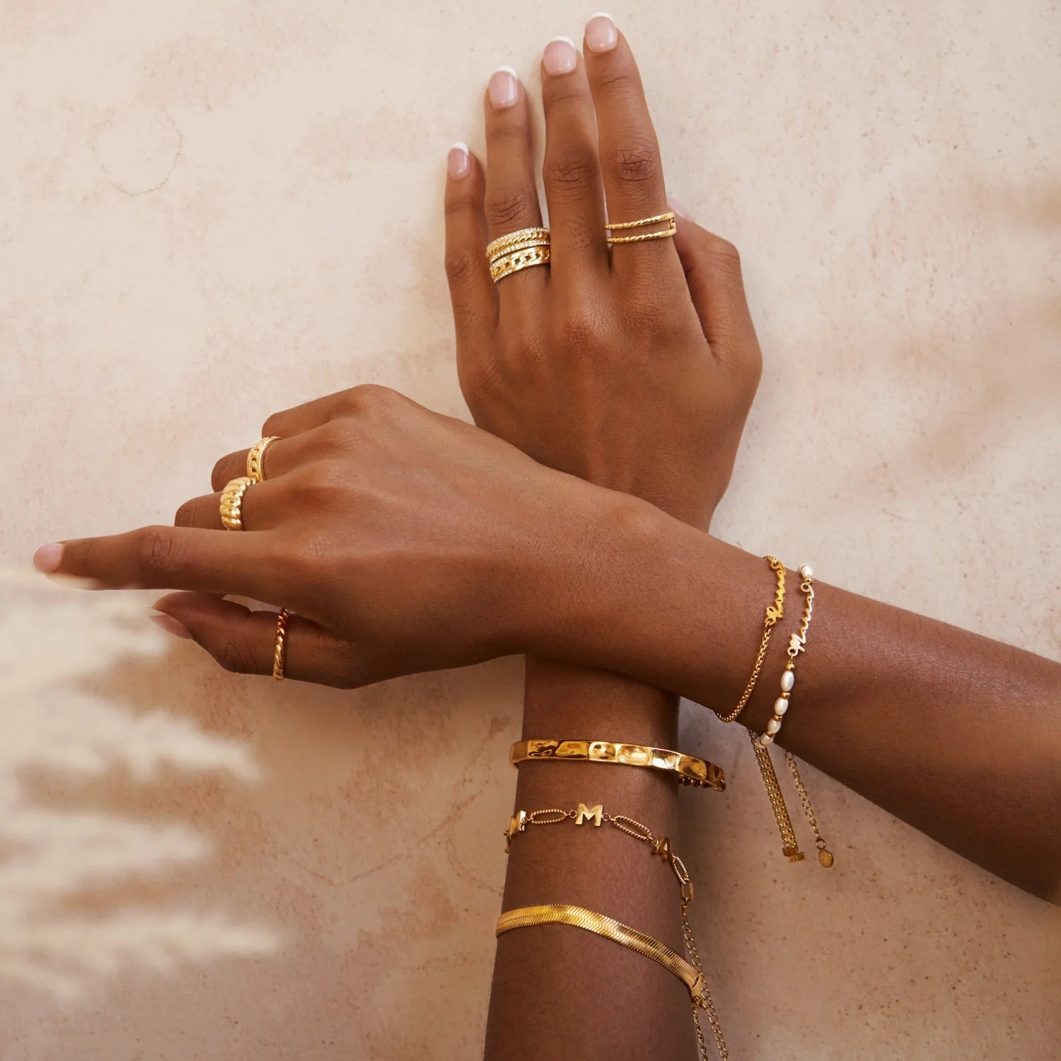 Twisted Band Crystal Ring (Gold)