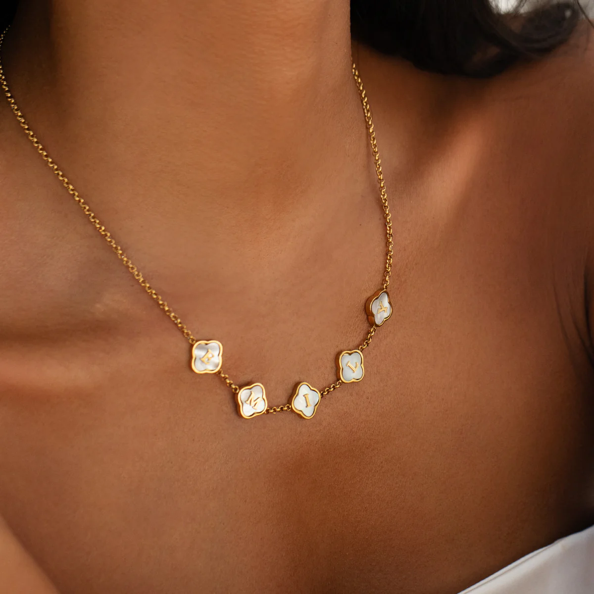 Pearl Clover Custom Name Necklace (Gold)