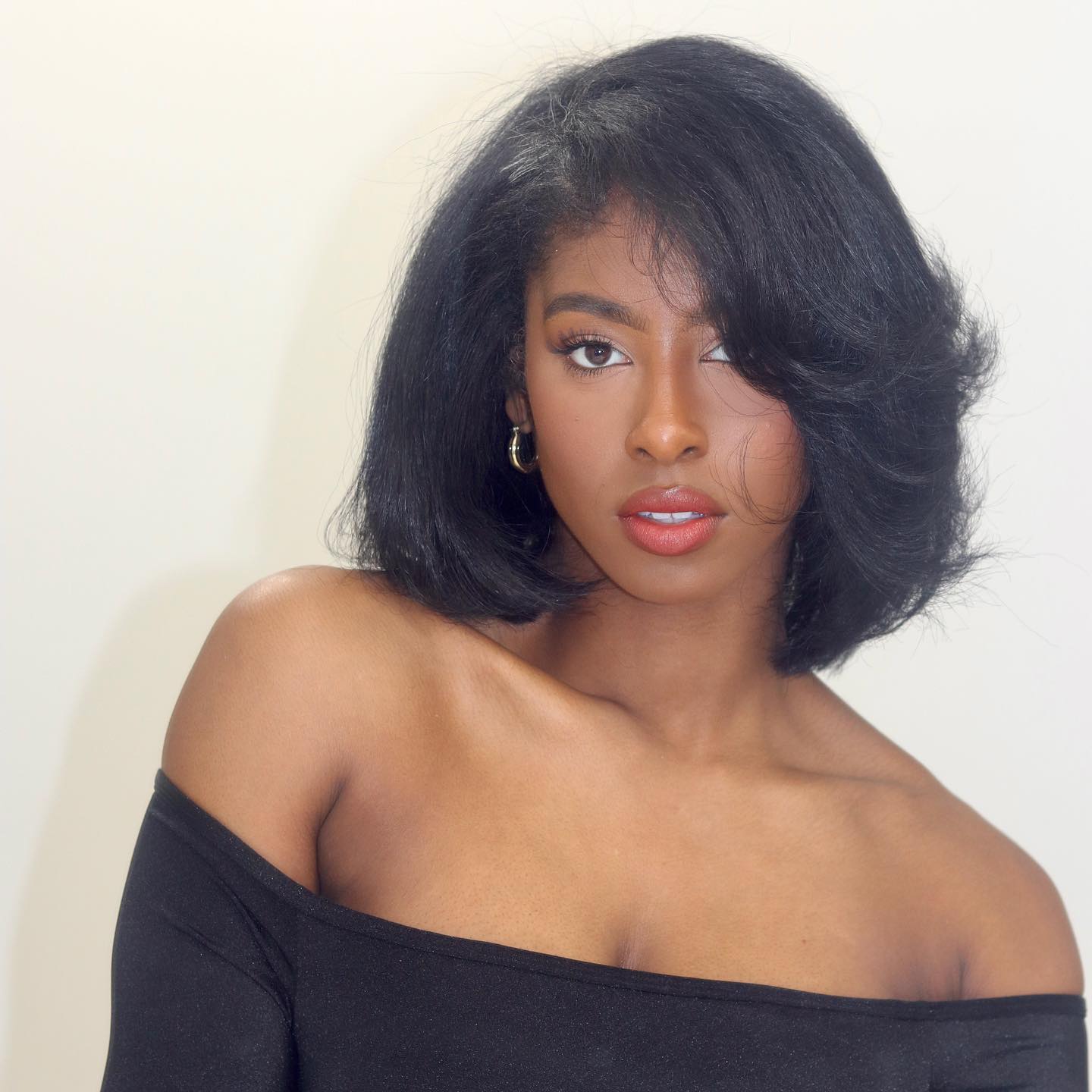 Natural Black Short Layered Wavy Bob Lace Wig