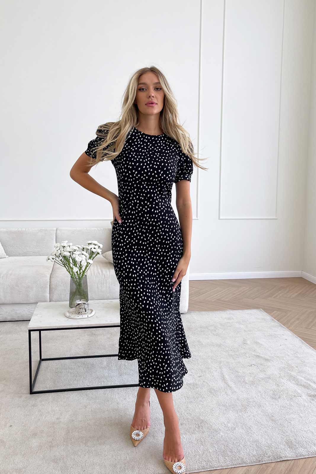Fitted short sleeve midi dress