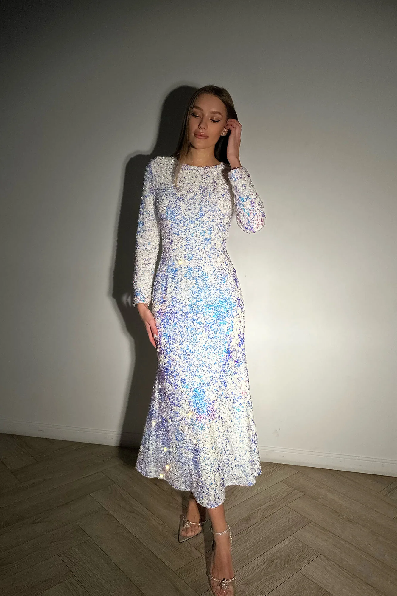 Sequin Decorated Velvet Long Sleeve Midi Dress