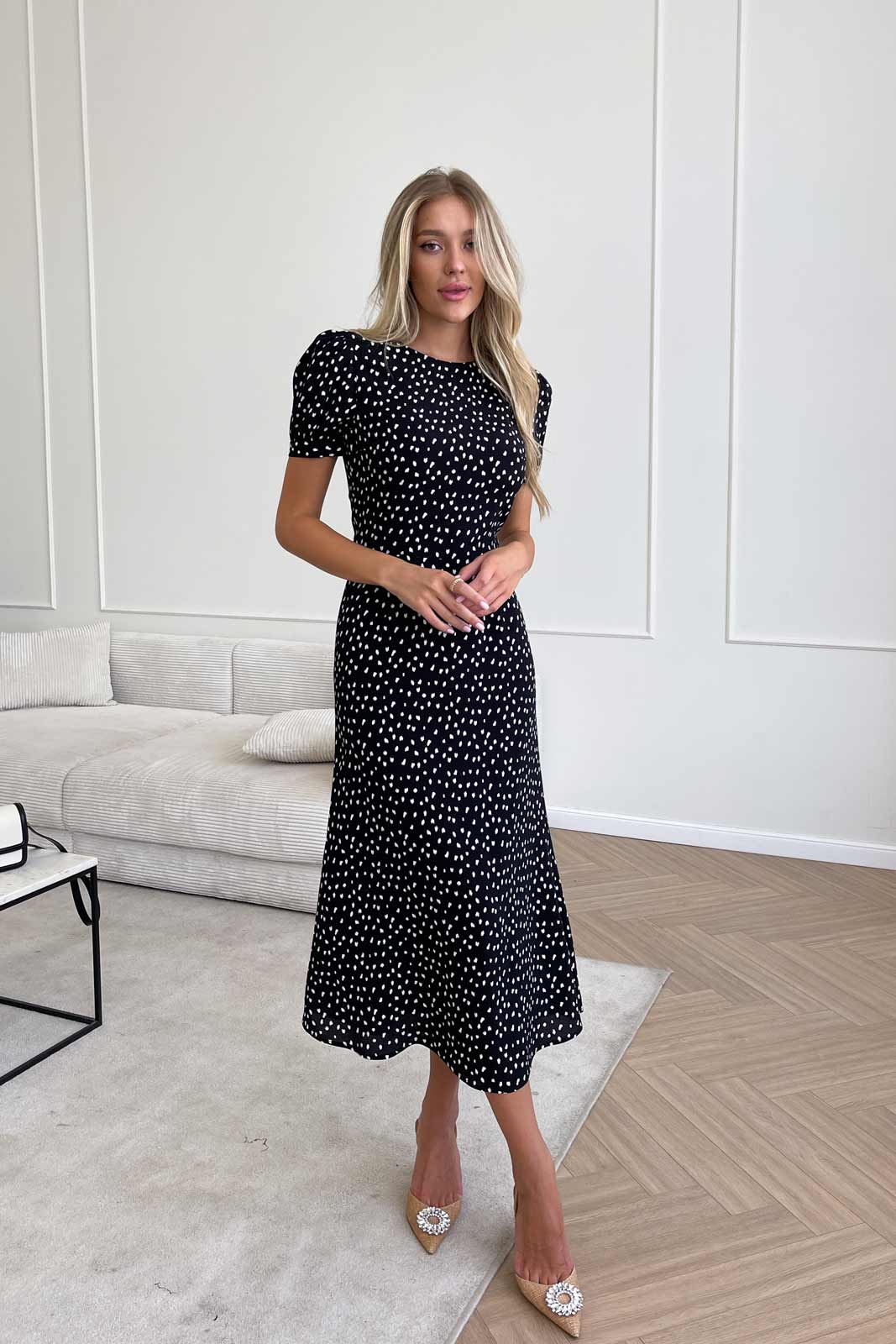 Fitted short sleeve midi dress