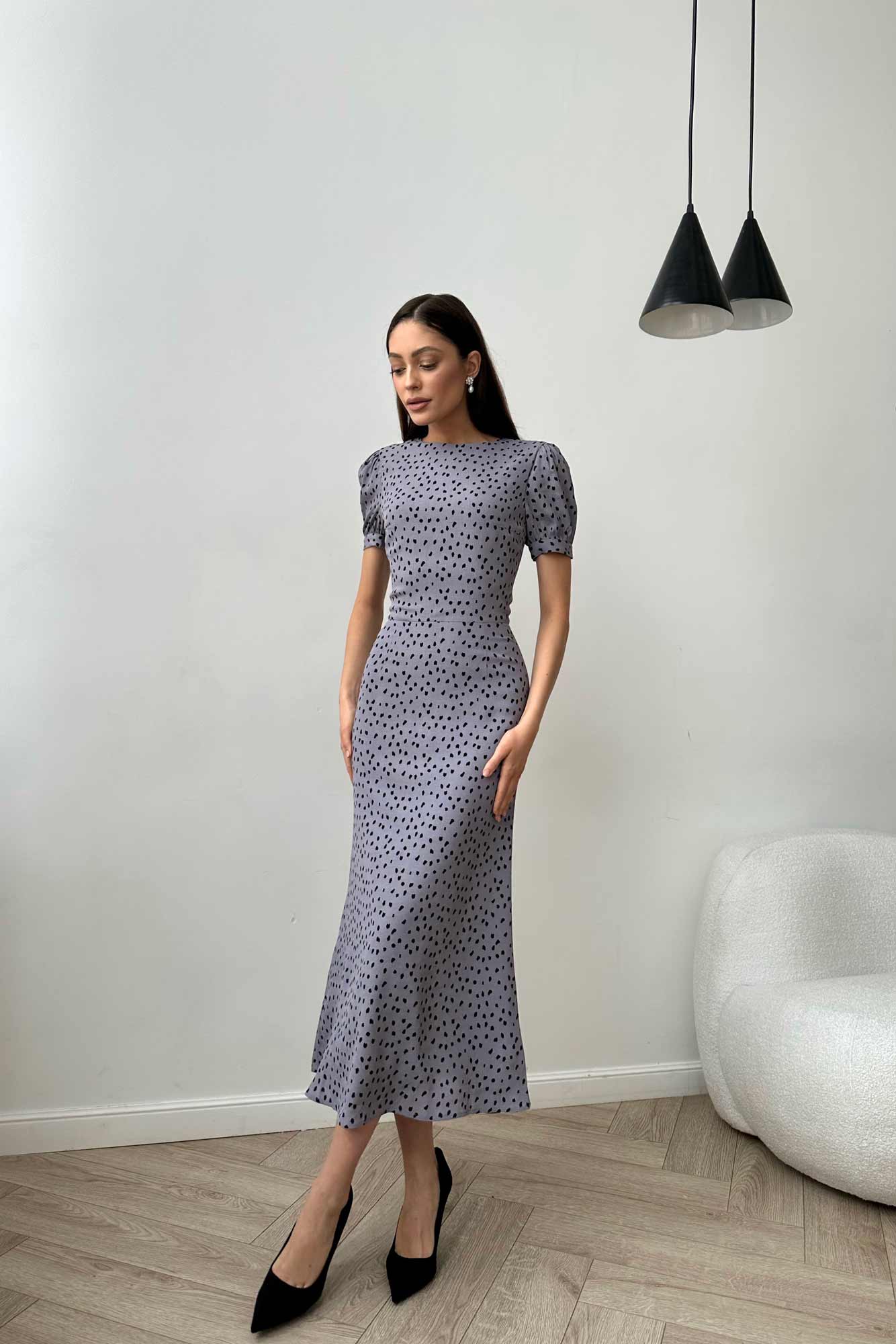 Fitted short sleeve midi dress