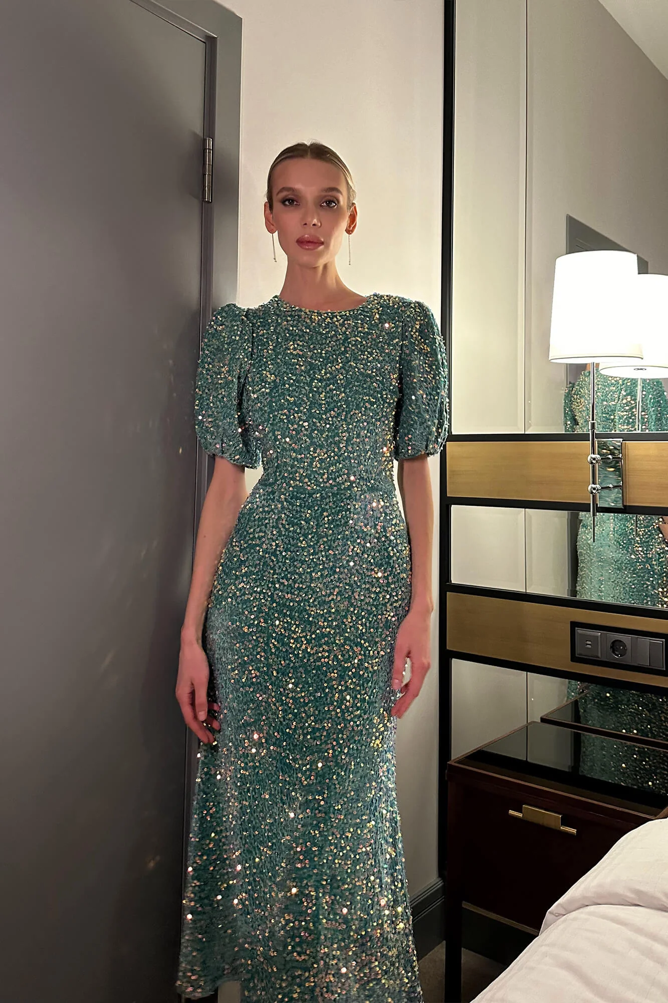 Sequin Decorated Velvet Puff Sleeve Midi Dress