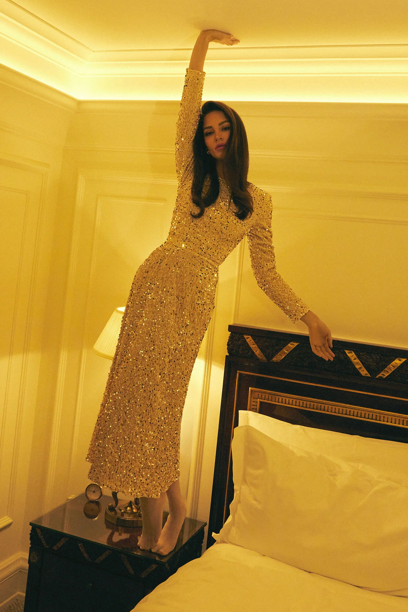Sequin Decorated Velvet Long Sleeve Midi Dress