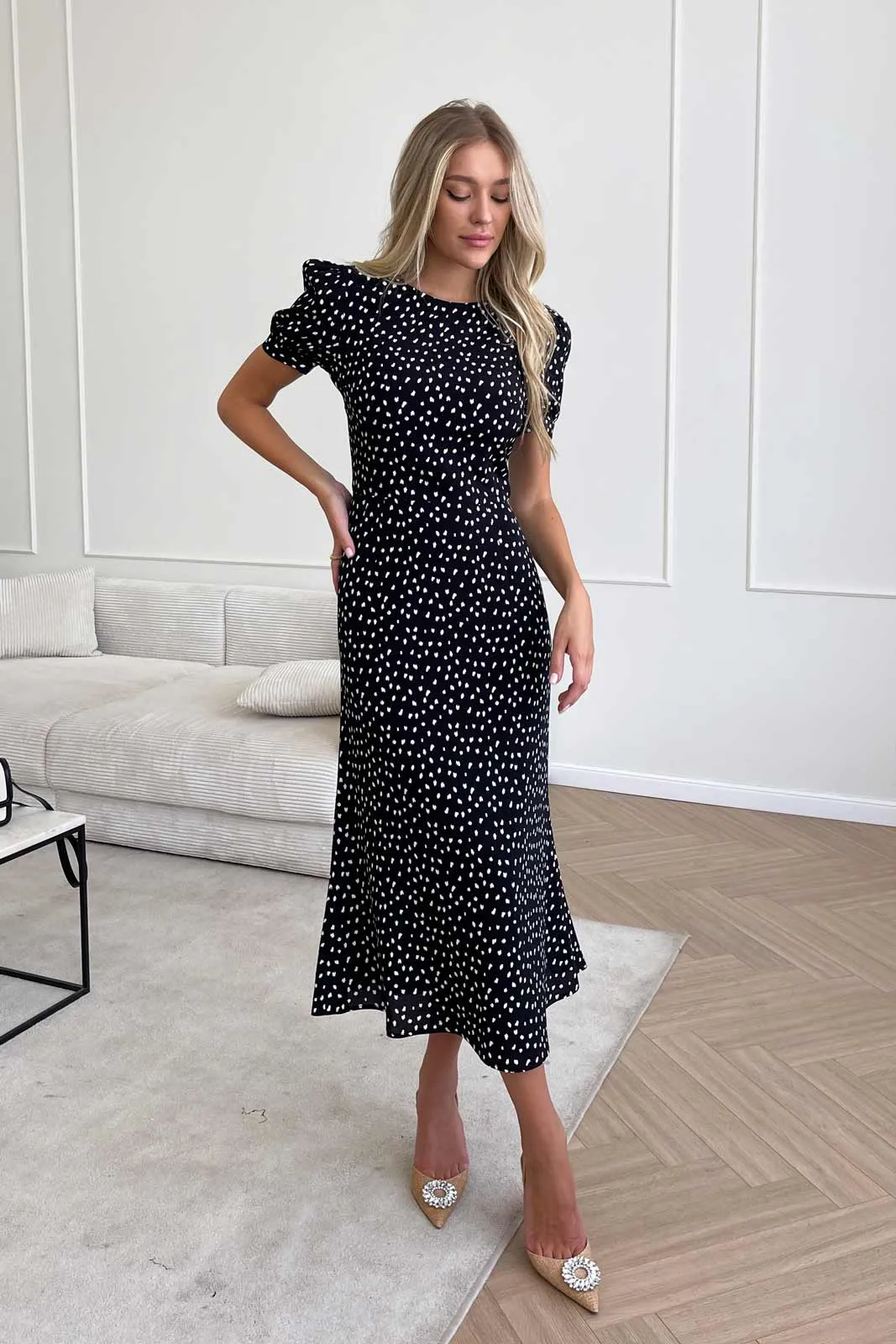 Fitted short sleeve midi dress