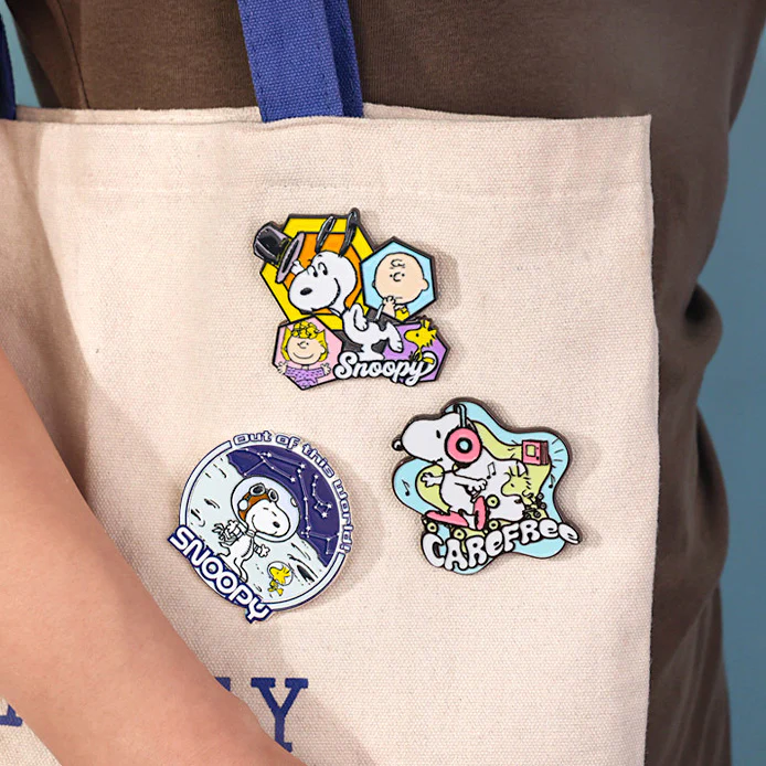 Peanuts Snoopy Enamel Pin - Carefree