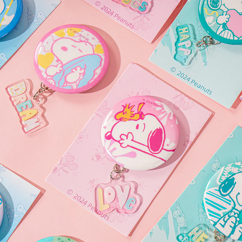 Peanuts Snoopy Pin Badges with A Pendant - Surprise Pack