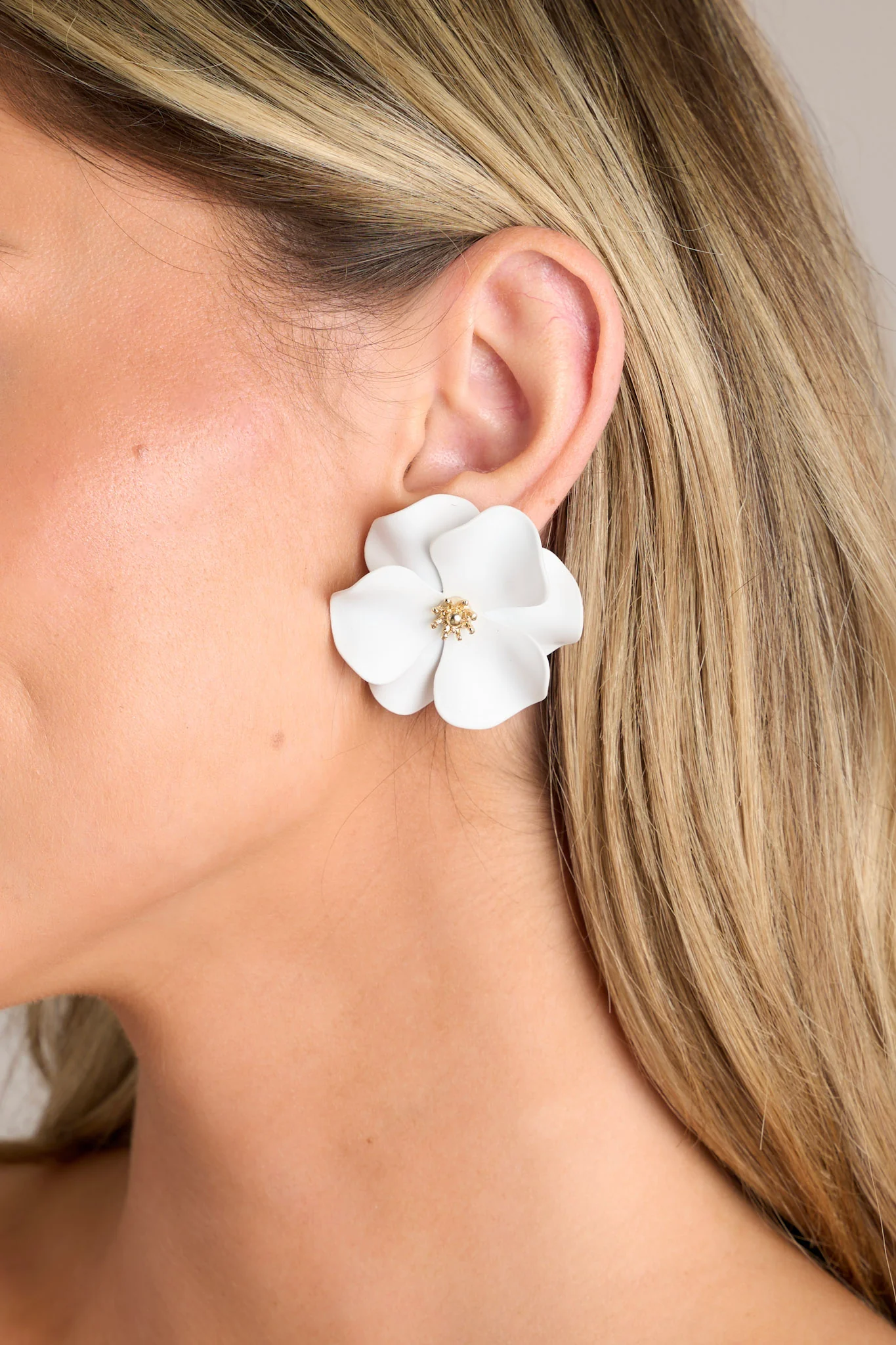 Pure Garden White & Gold Flower Earrings