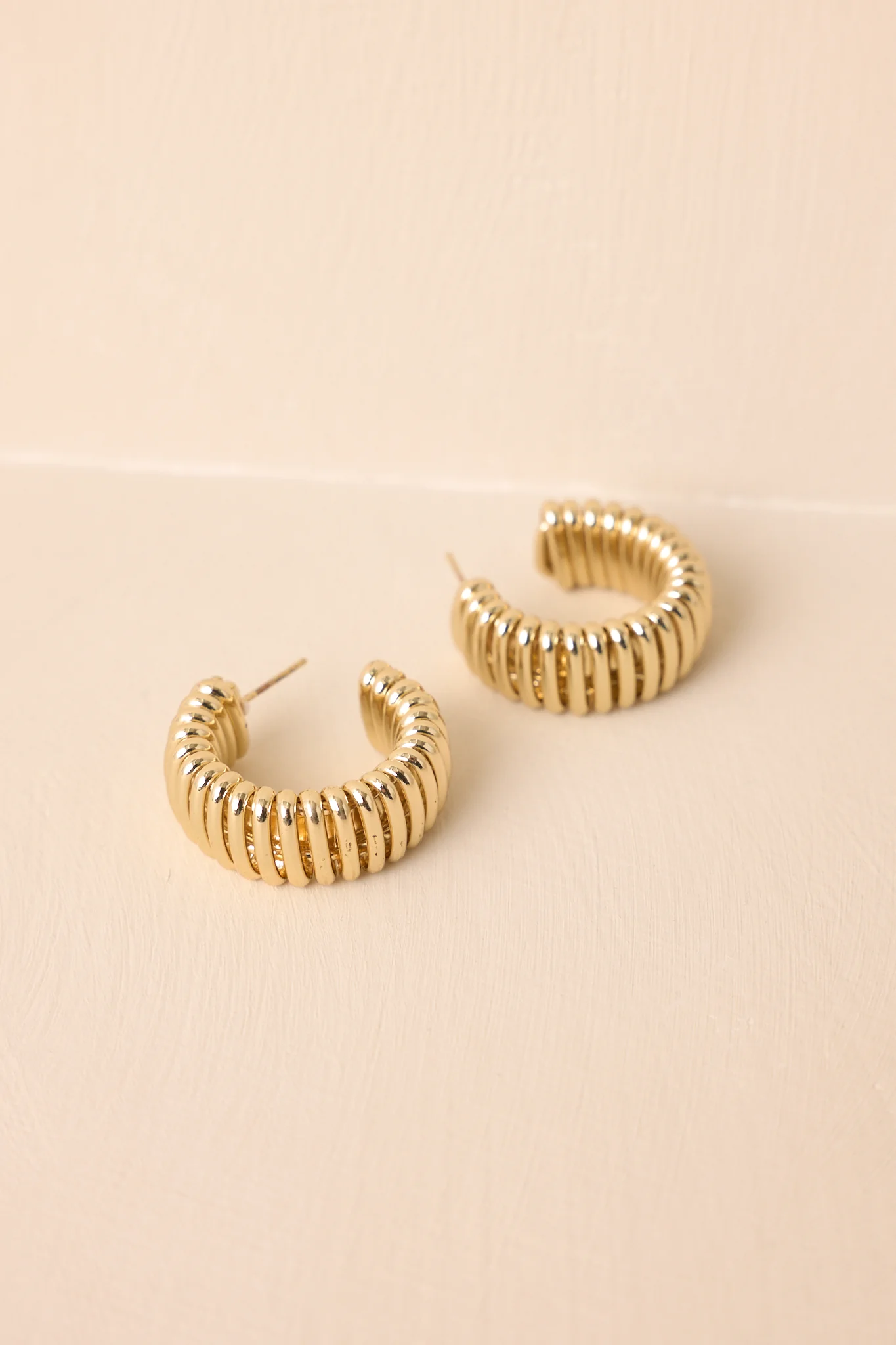 Catch Me If You Can Ribbed Gold Hoop Earrings