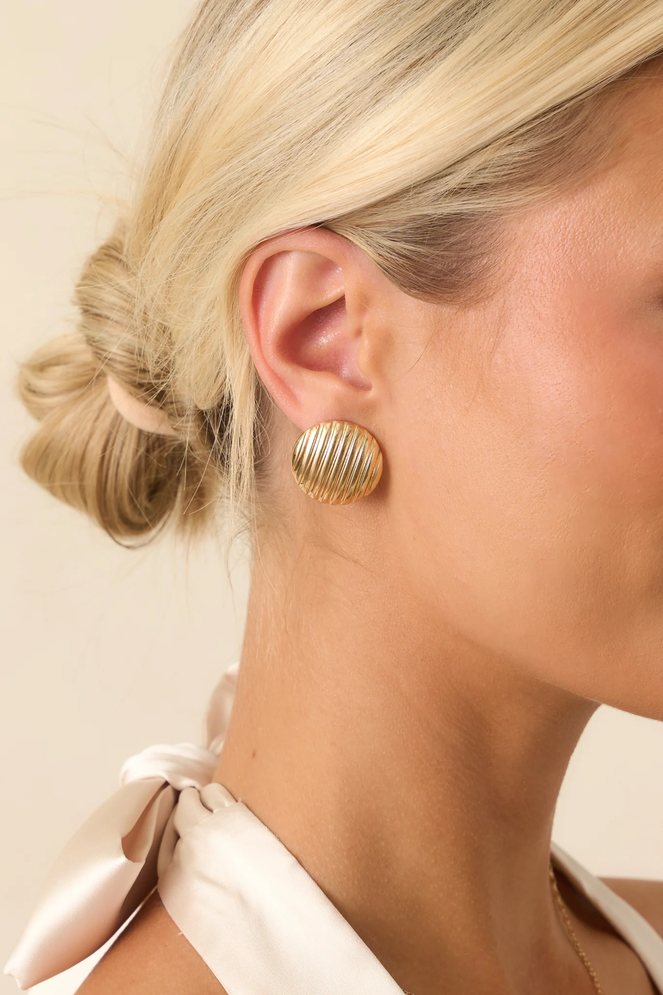 Just Roll With It Gold Textured Circle Stud Earrings