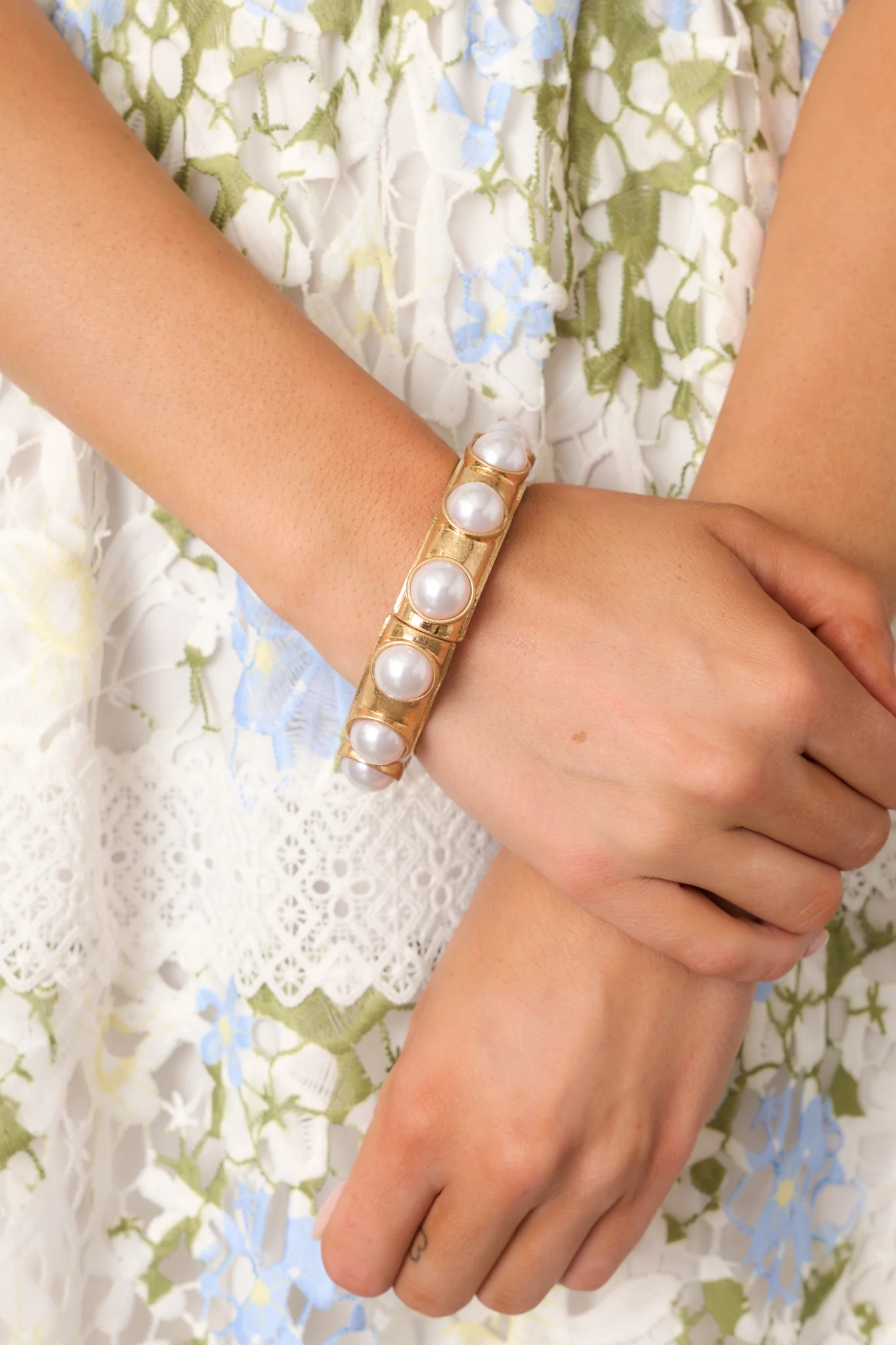 Setting The Scene Gold & Ivory Pearl Bracelet