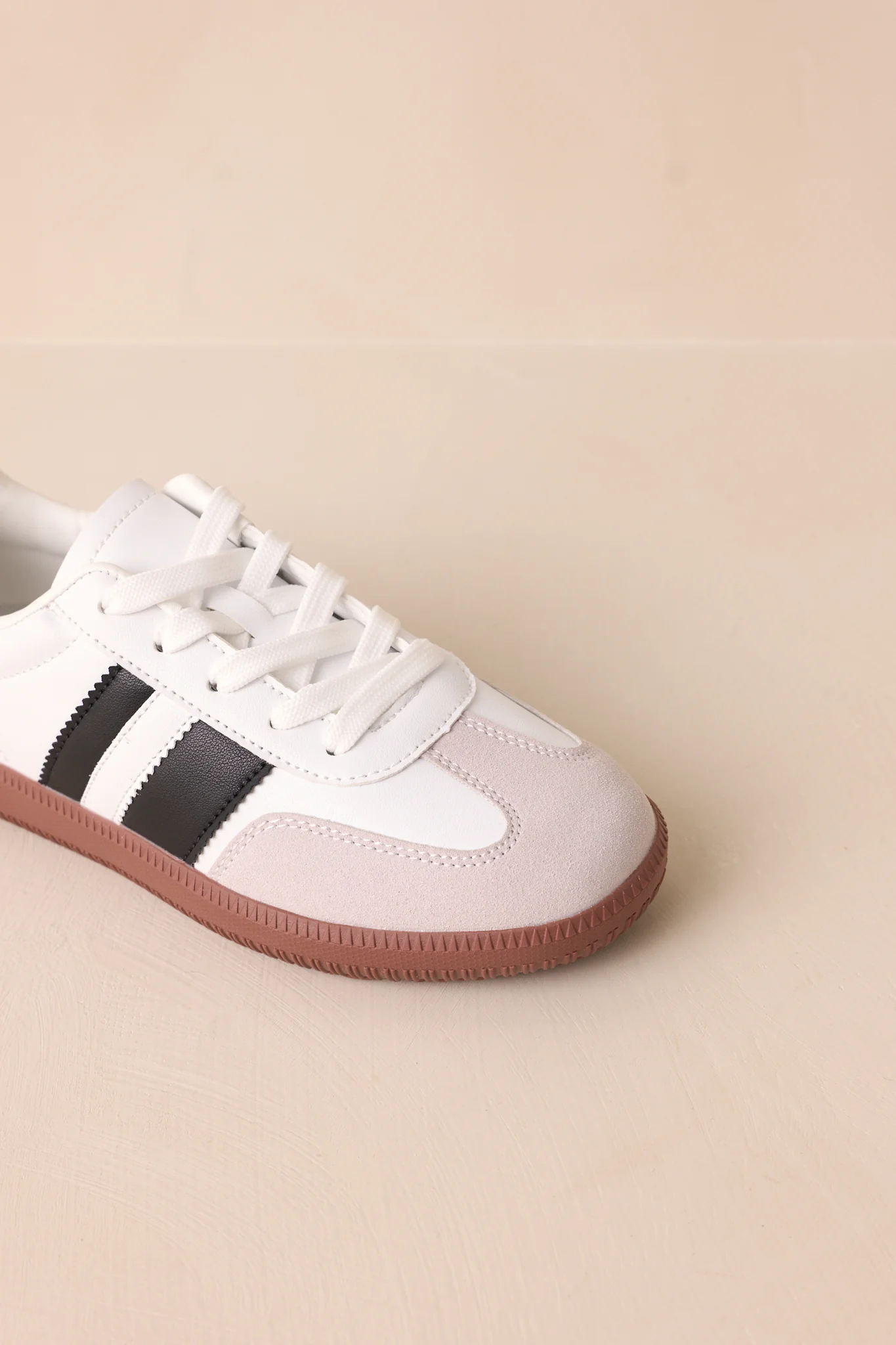 Runaway Love White & Black Retro Sneakers