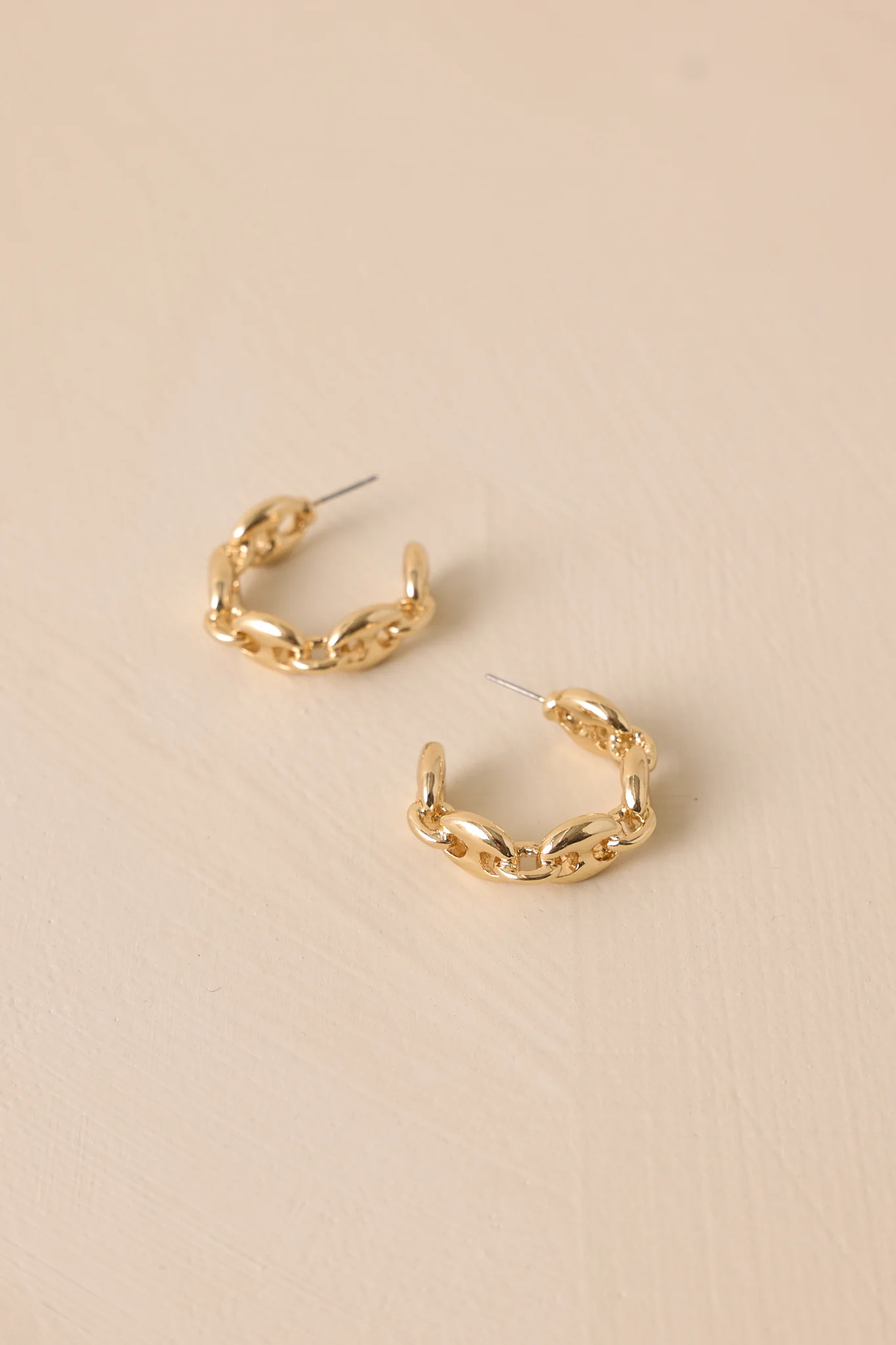 Walk Around Town Gold Chain Hoop Earrings