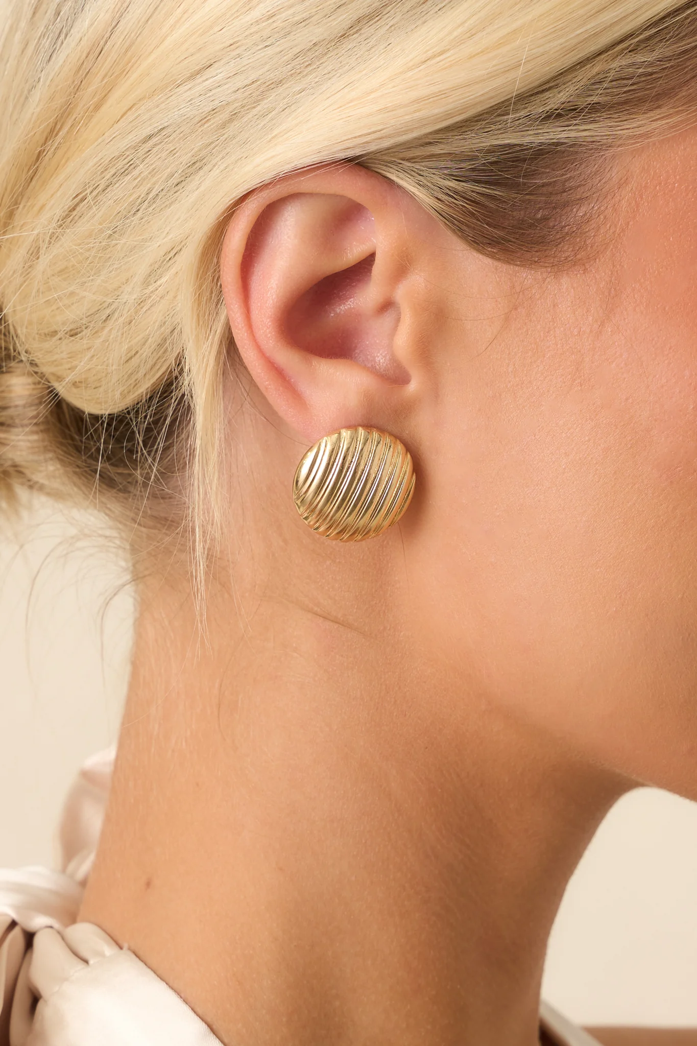 Just Roll With It Gold Textured Circle Stud Earrings