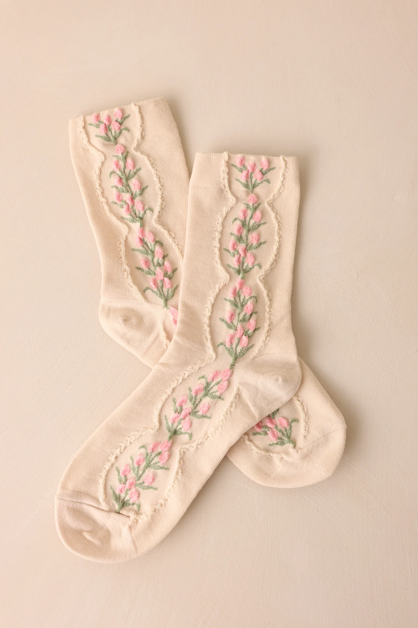 Roseate Pendant Beige Floral Crew Socks