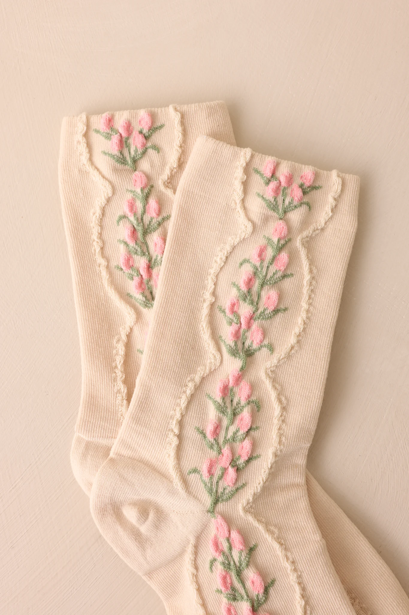 Roseate Pendant Beige Floral Crew Socks