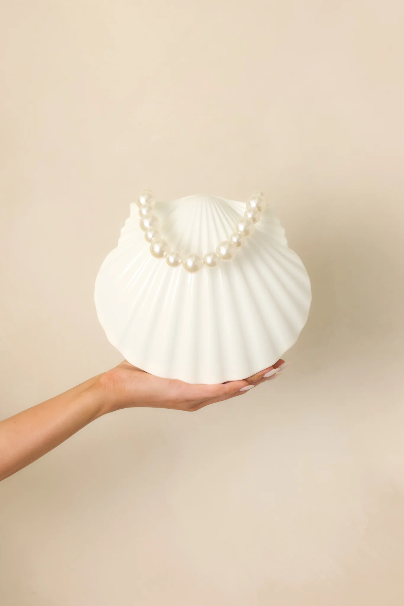 A Hidden Gem White Acrylic Pearl Handle Seashell Handbag