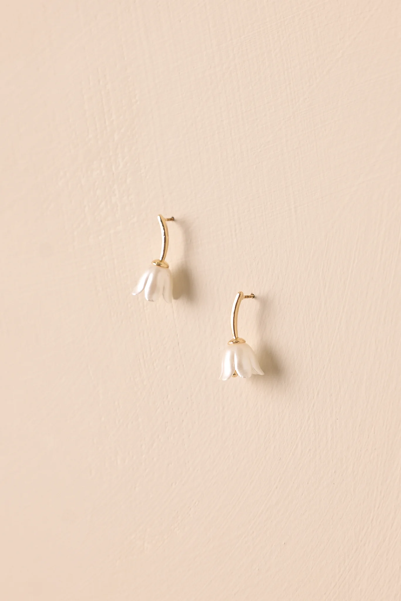Heirloom Bloom Ivory Pearlescent Flower Drop Earrings