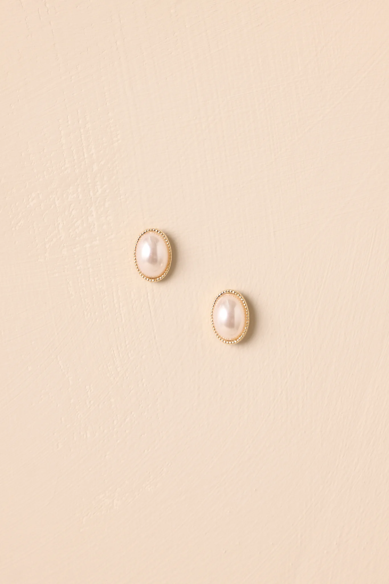 Heading Into Town Ivory Pearl Oval Stud Earrings