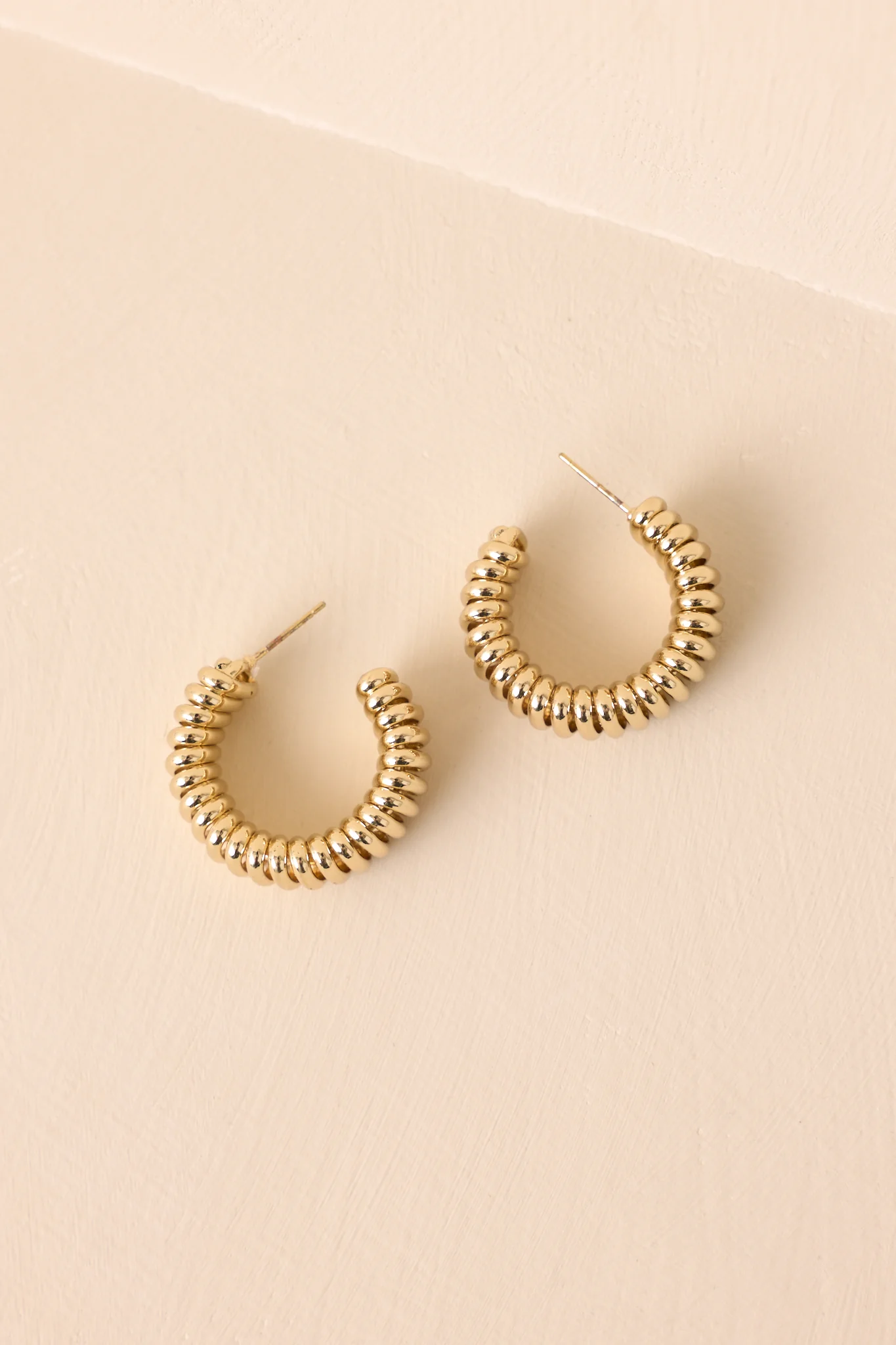 Catch Me If You Can Ribbed Gold Hoop Earrings