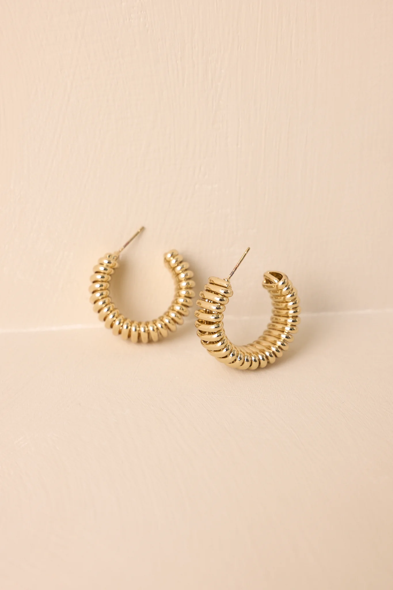 Catch Me If You Can Ribbed Gold Hoop Earrings