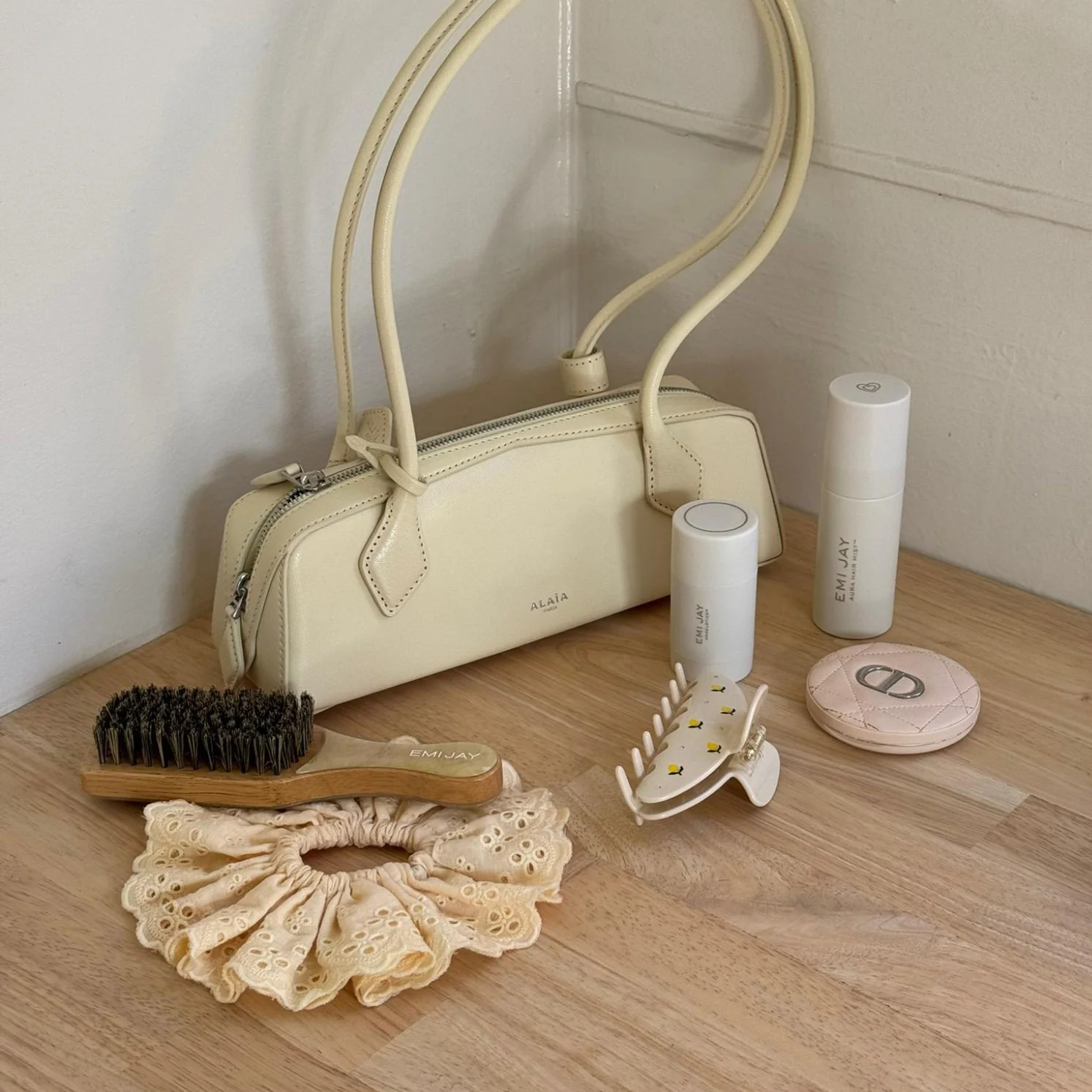 Mini Boar Bristle Brush in Lemon Sugar