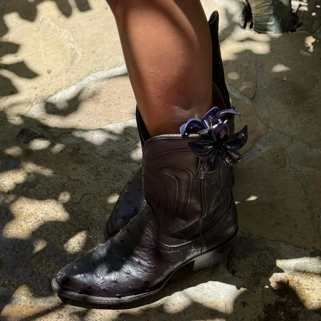 Super Bloom Clip in Blackberry