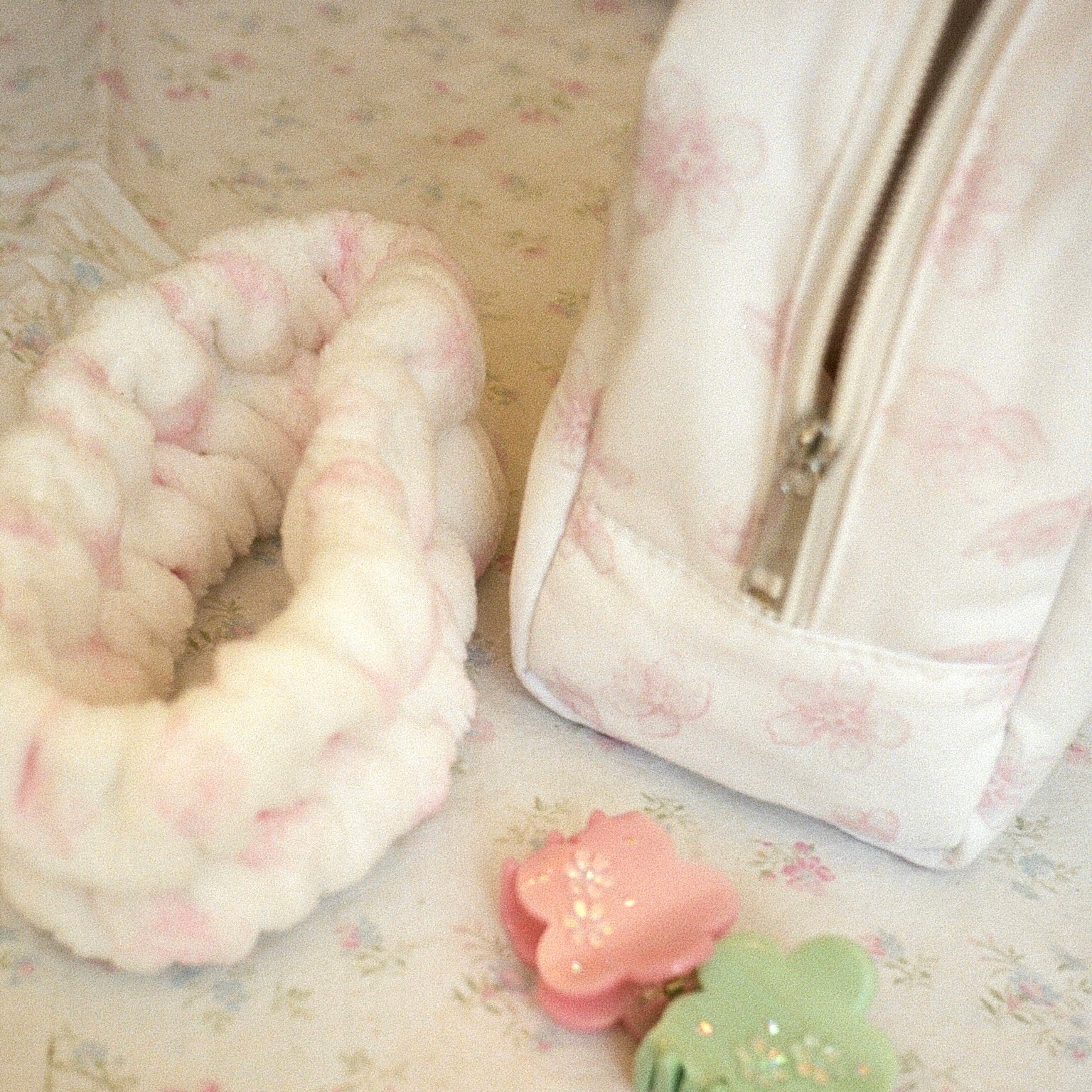 Sugar Blossom Pouch in Milk