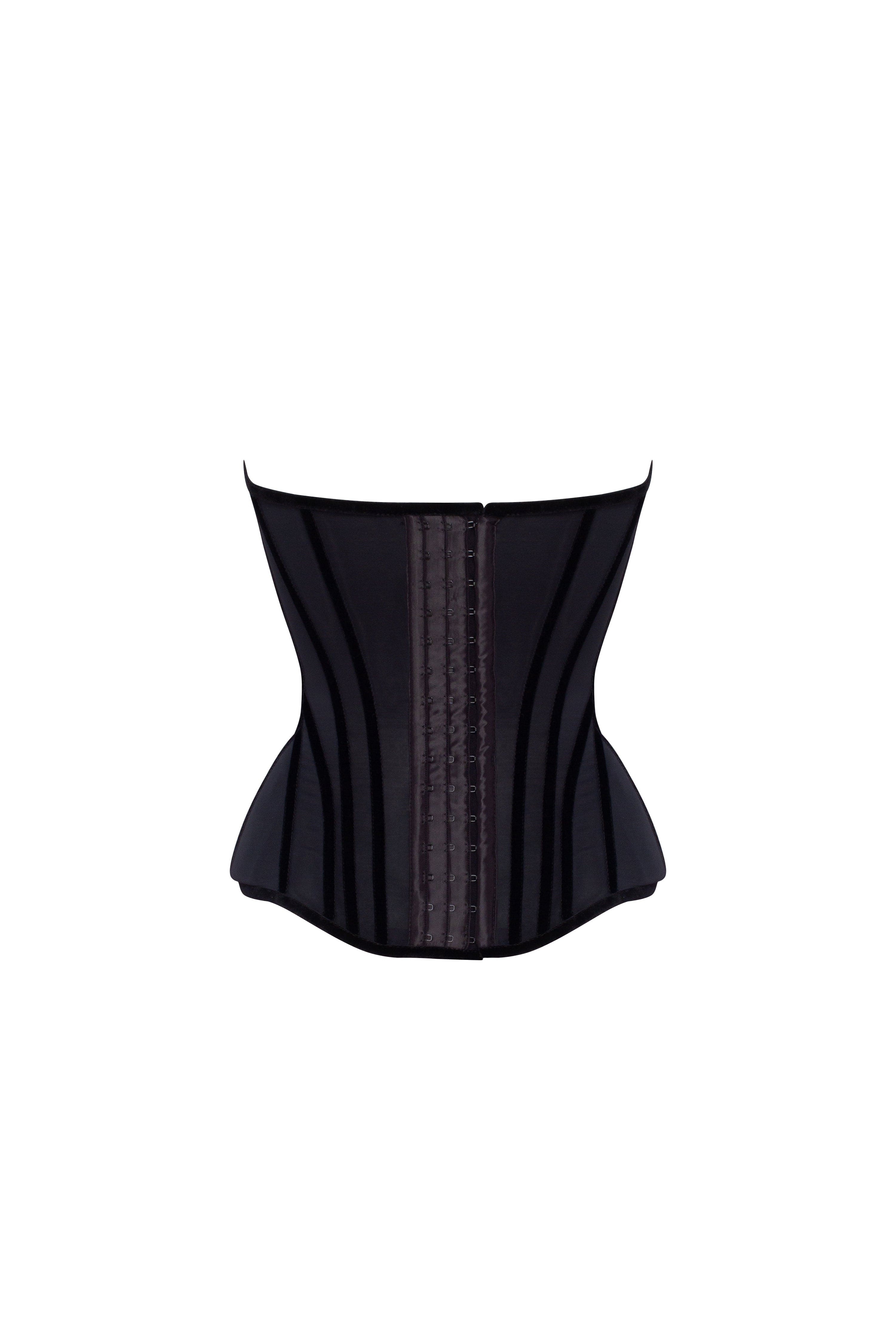 Noir corset, Parisienne