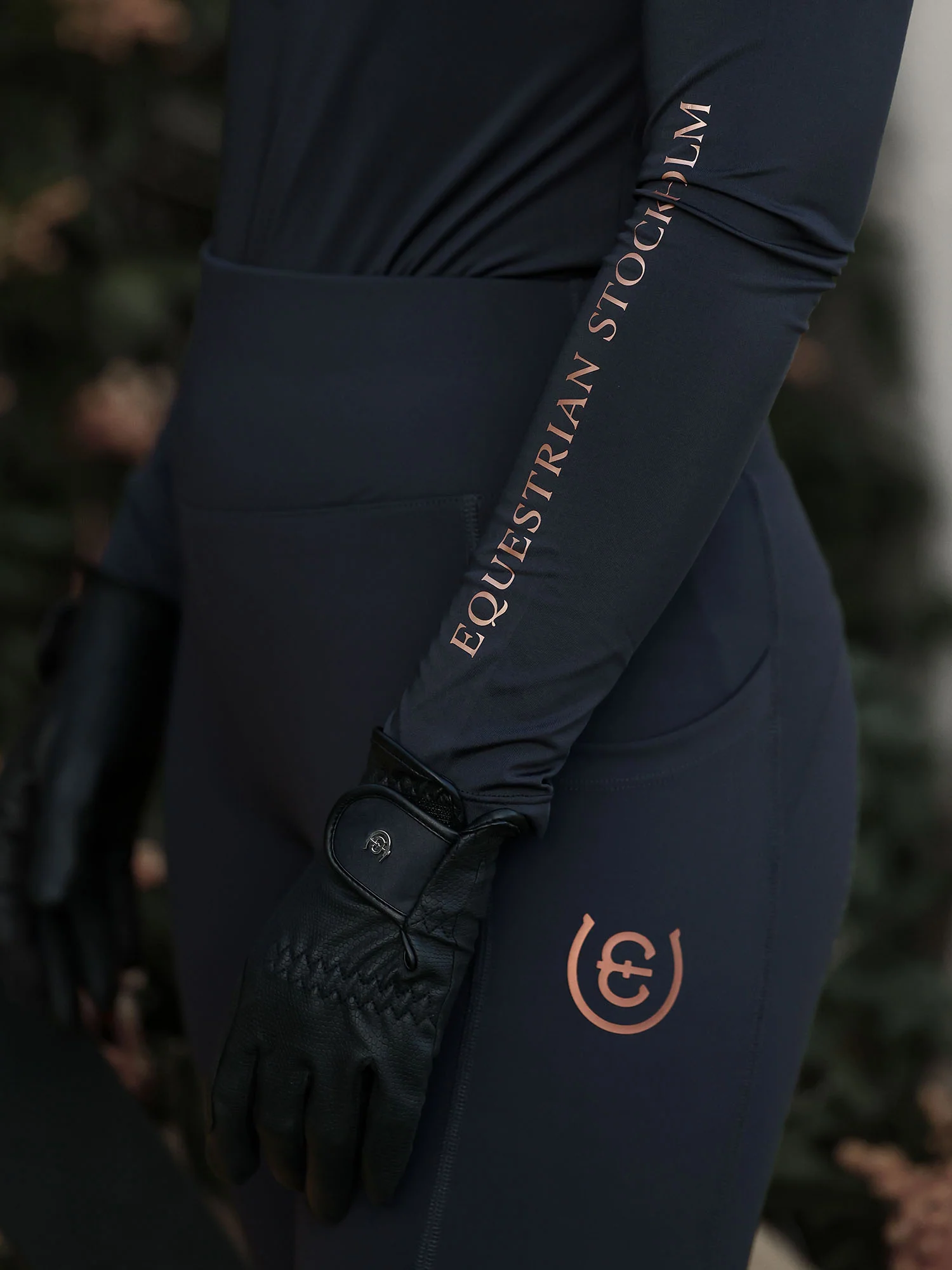 Dynamic Base Layer Top Dark Ocean