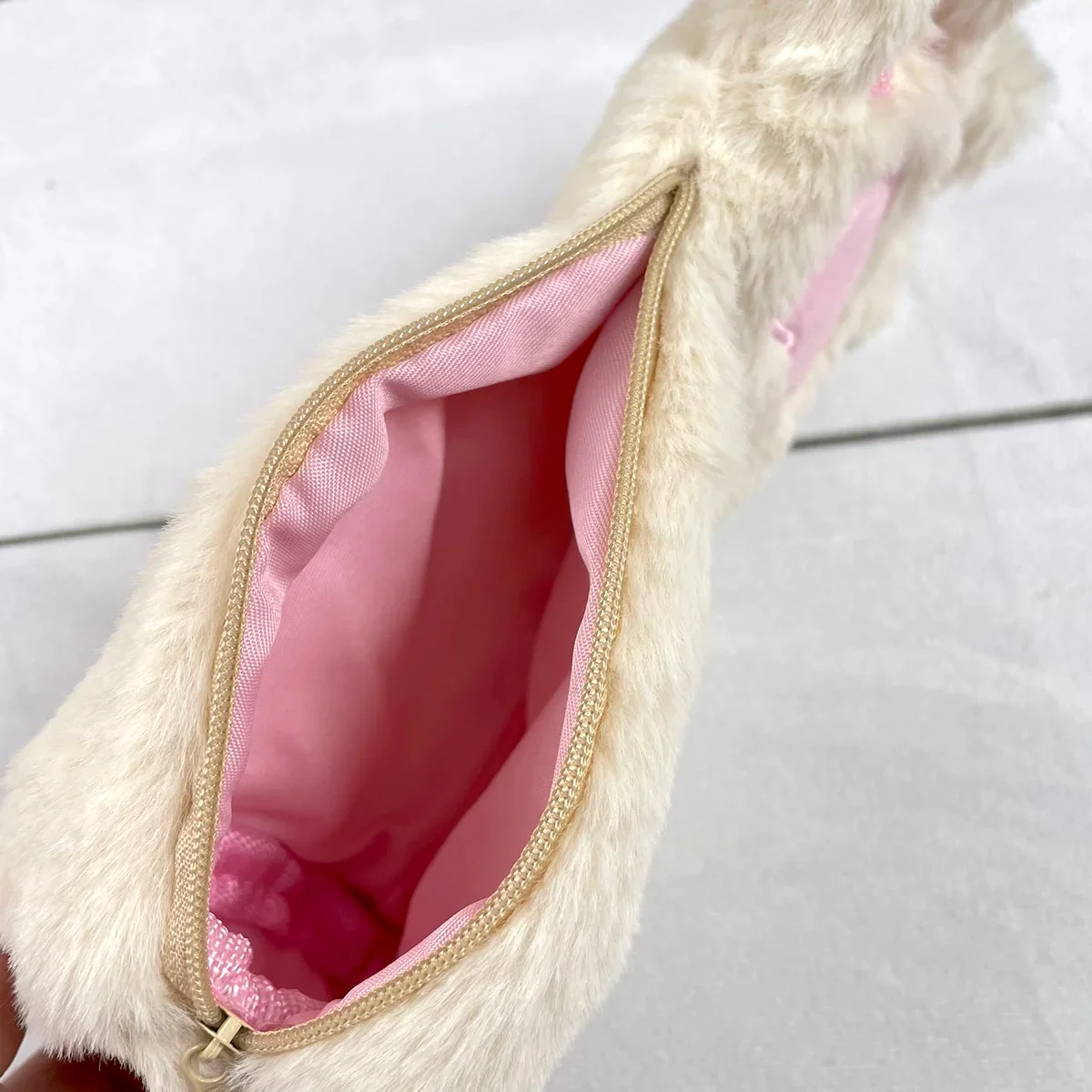 Q Lia Otete Cat Paw Pencil Case