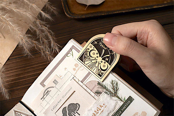 Vintage Style Archival Clip