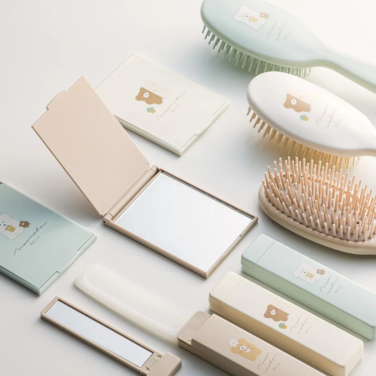 Q Lia Moko Mocha Smooth Hairbrush