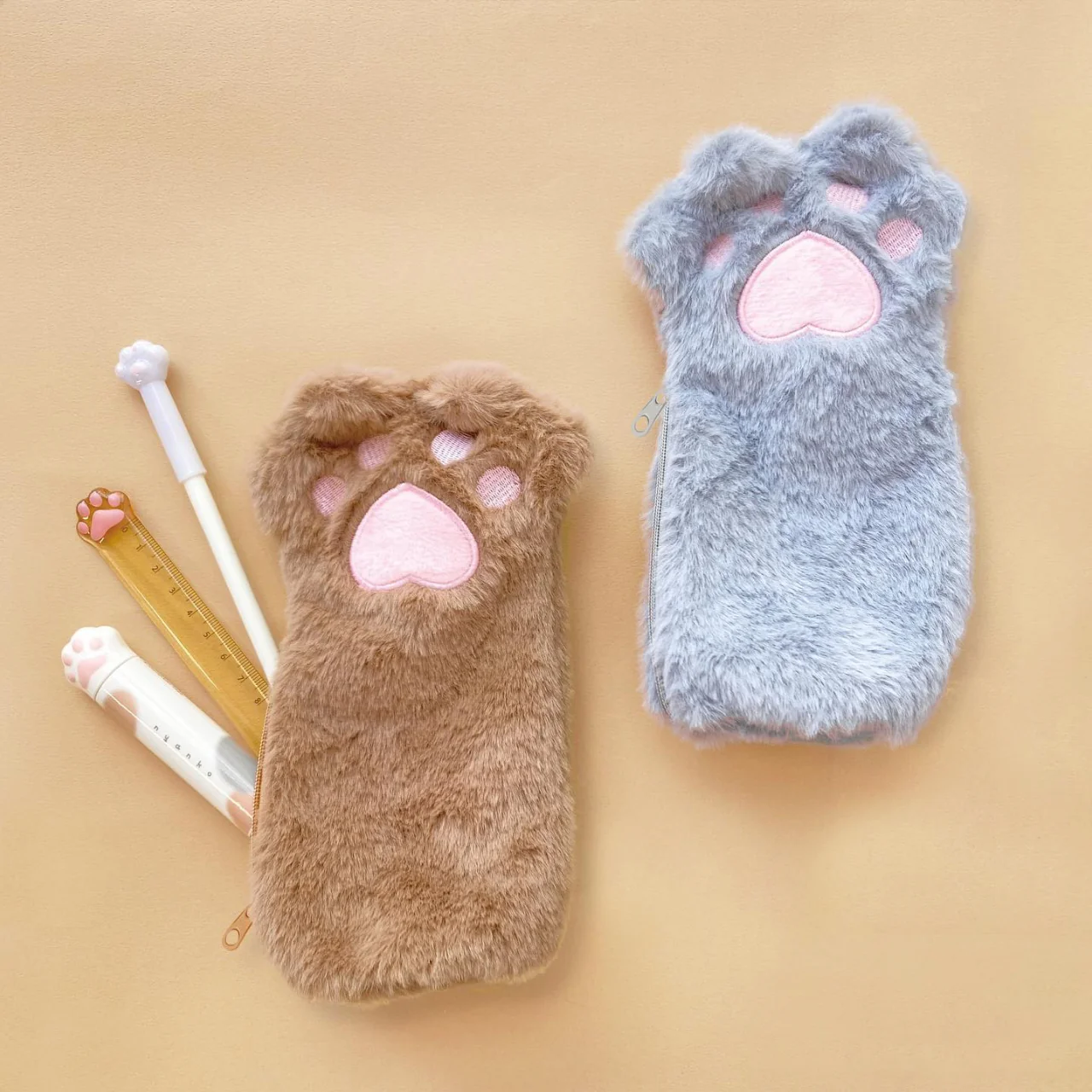 Q Lia Otete Cat Paw Pencil Case