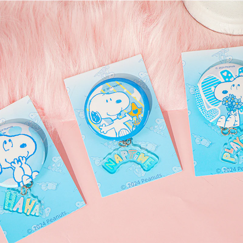 Peanuts Snoopy Pin Badges with A Pendant