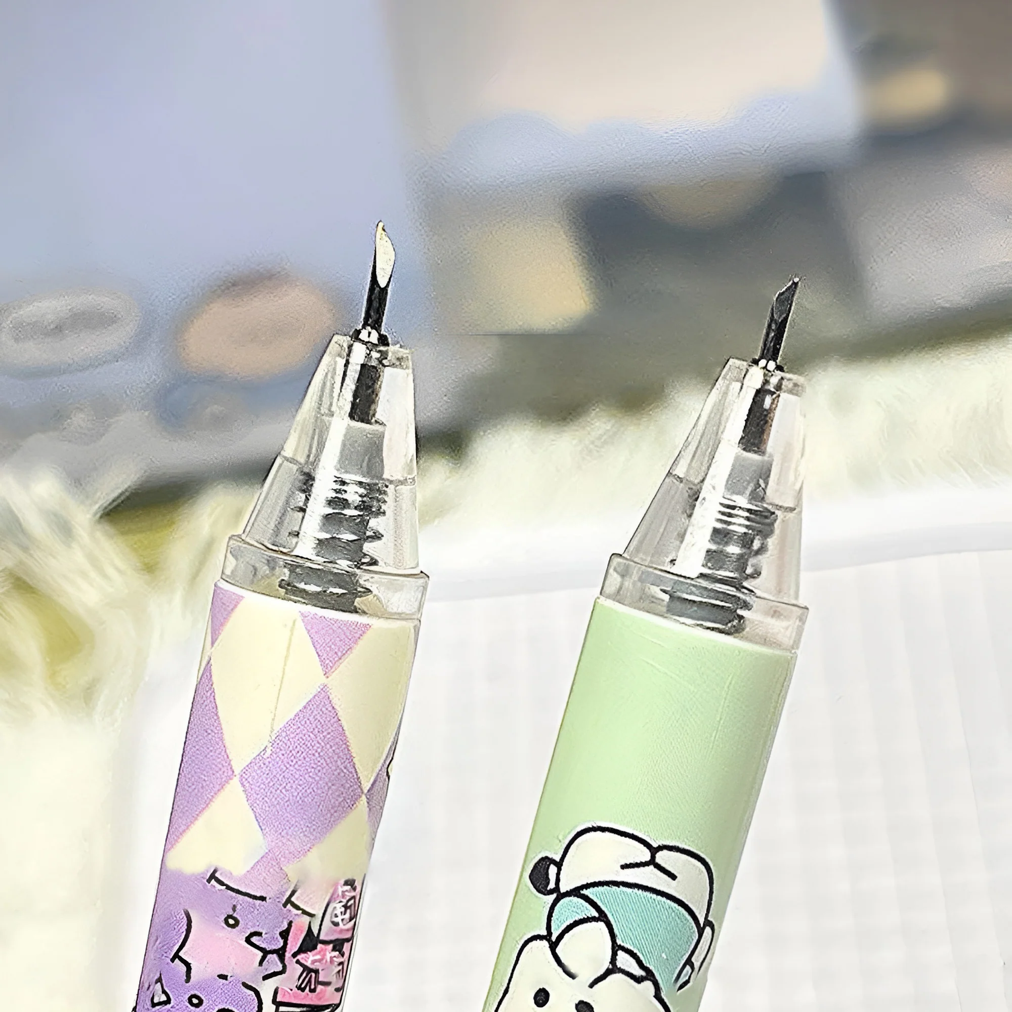 Stylized Pen-Like Paper Cutter