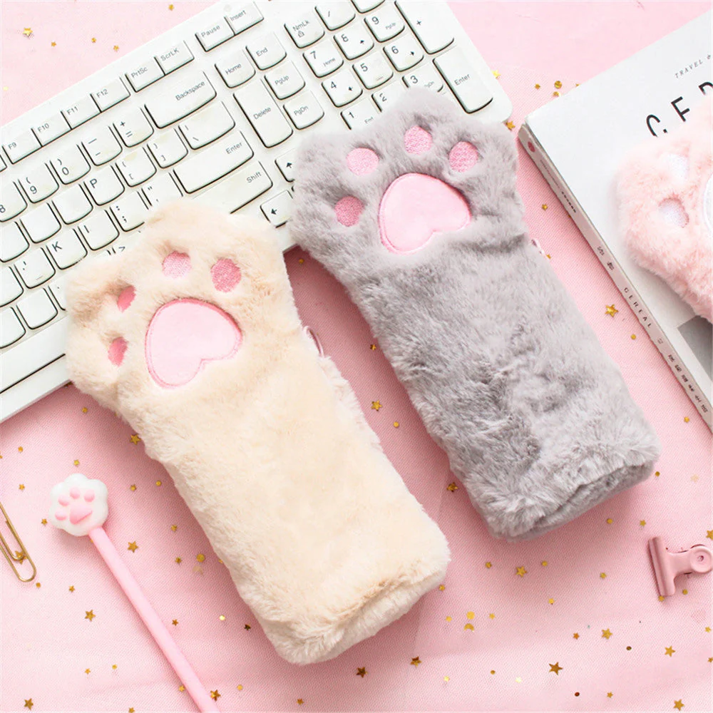 Q Lia Otete Cat Paw Pencil Case