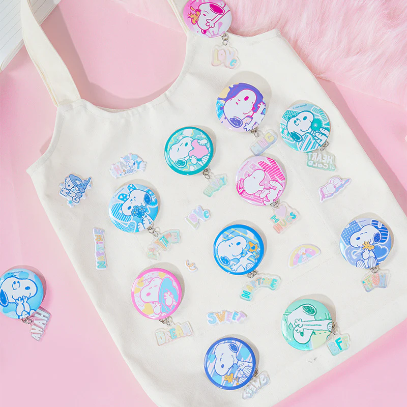 Peanuts Snoopy Pin Badges with A Pendant