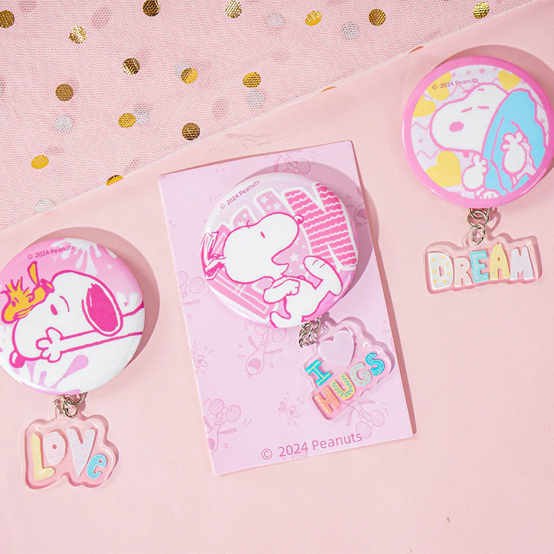 Peanuts Snoopy Pin Badges with A Pendant