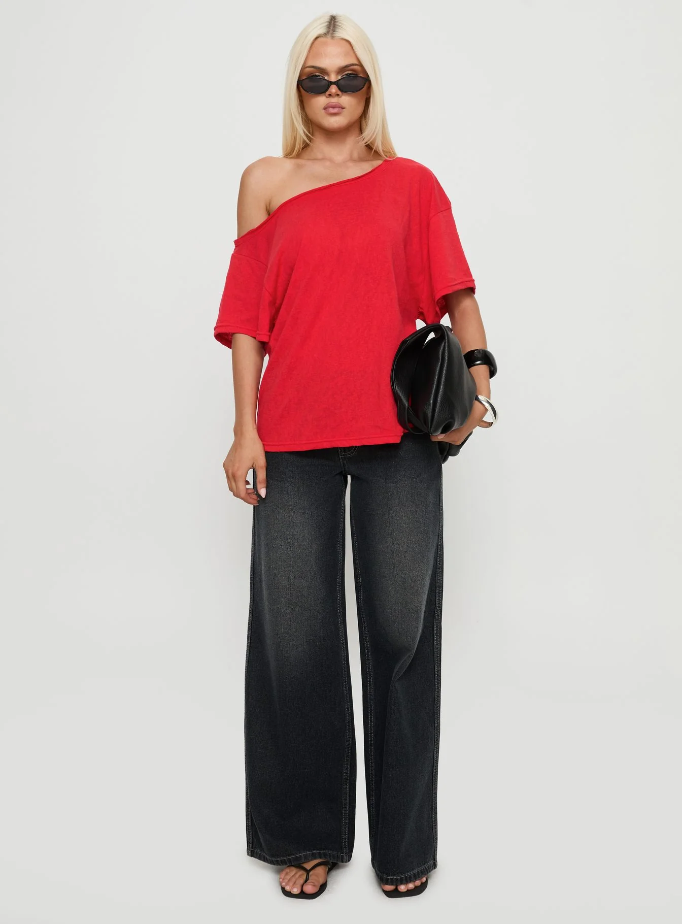 Winny Off Shoulder Tee Red