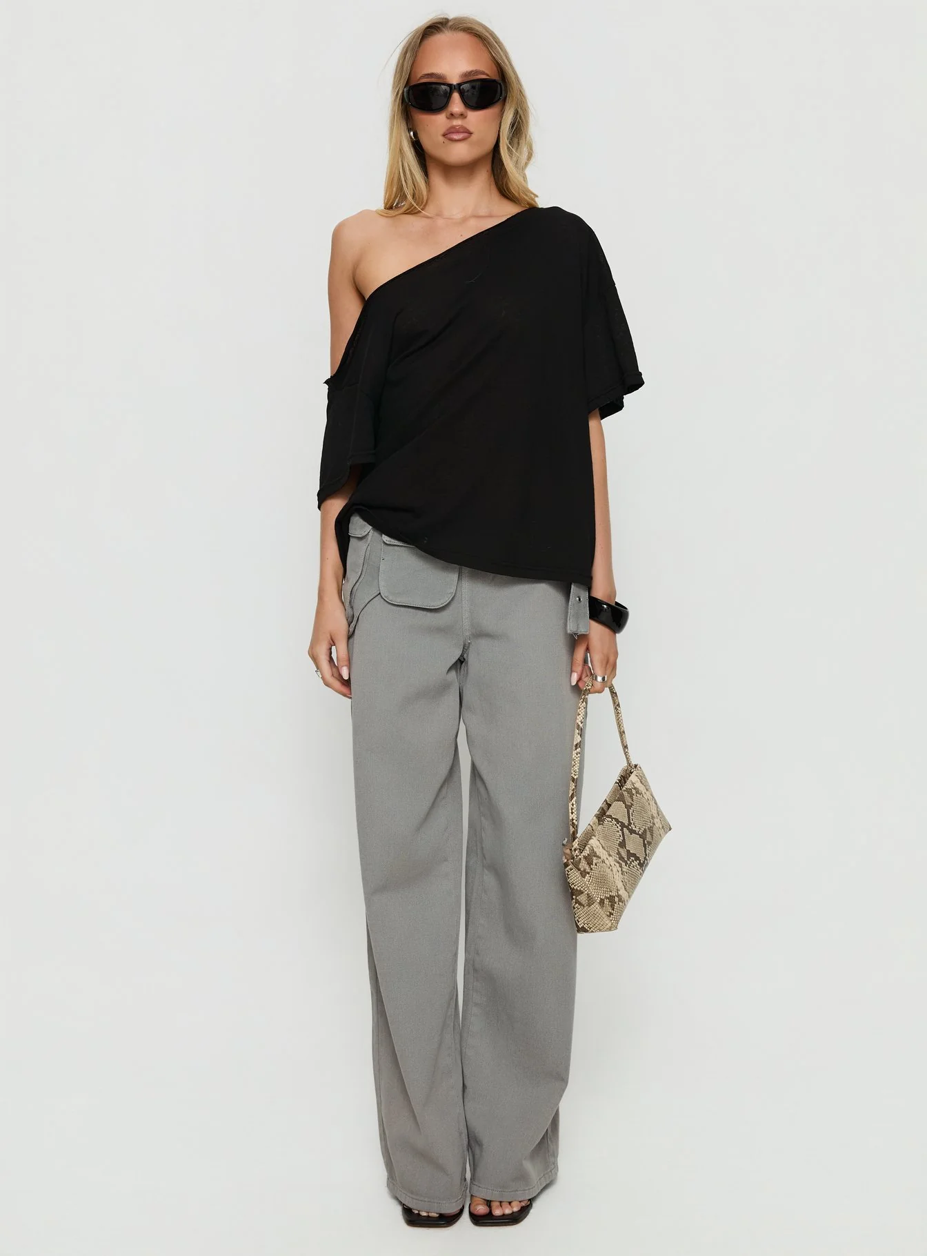 Winny Off Shoulder Tee Black