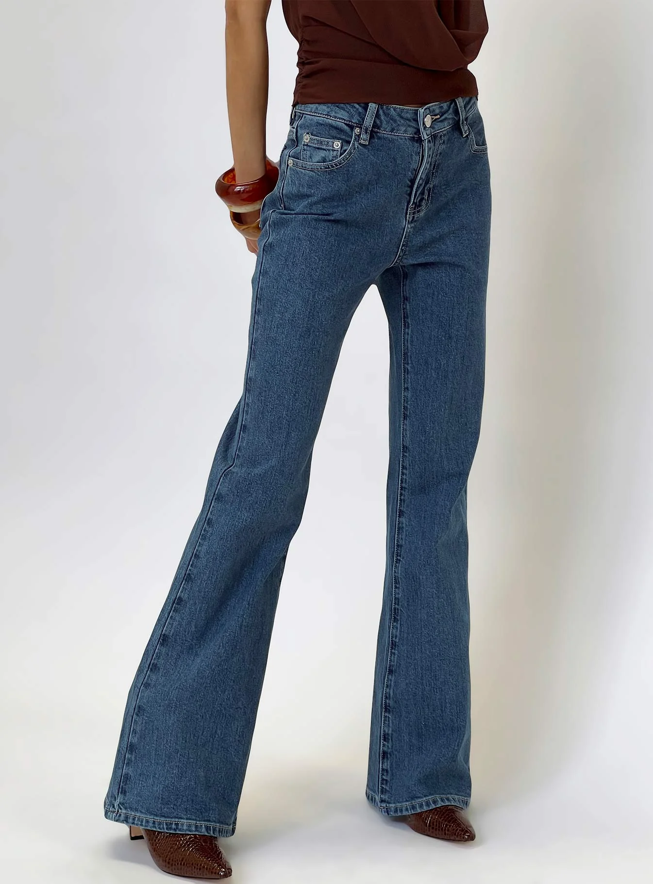 Magic Mirror Mid Rise Bootleg Jeans Mid Blue Wash