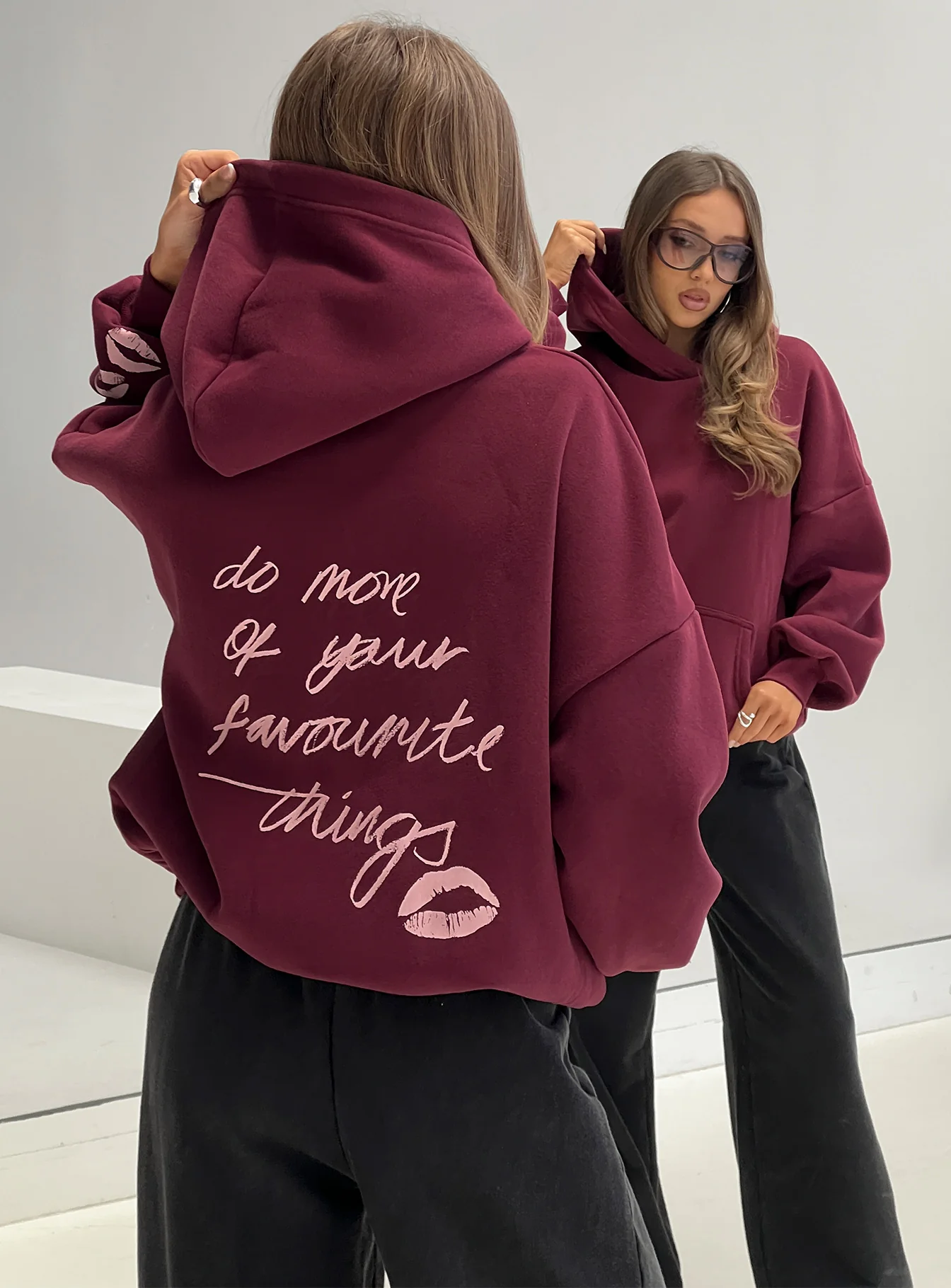 Kisses Graphic Hoodie Wine