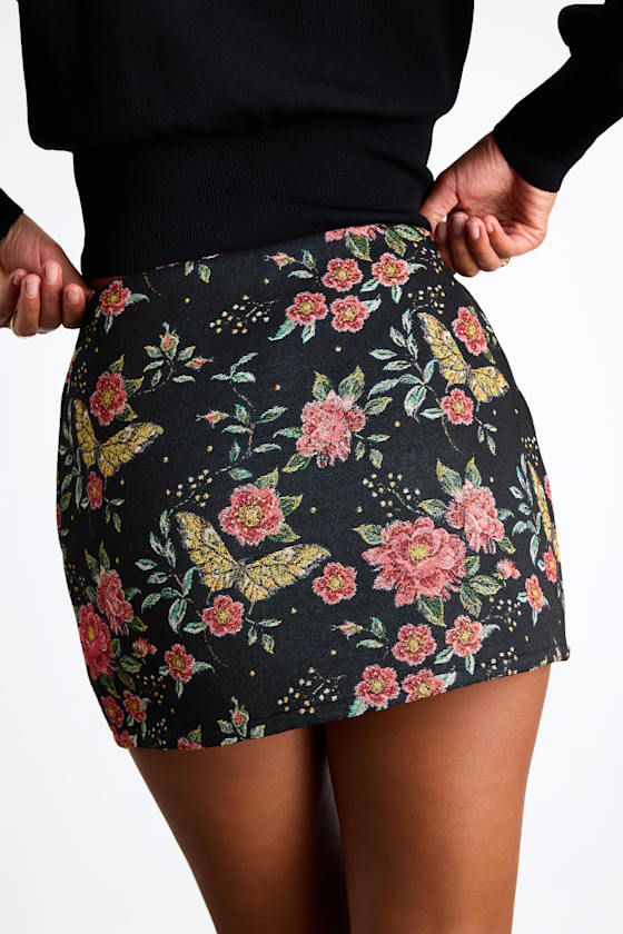 Ismerie Black Floral Jacquard Mid-Rise Skort